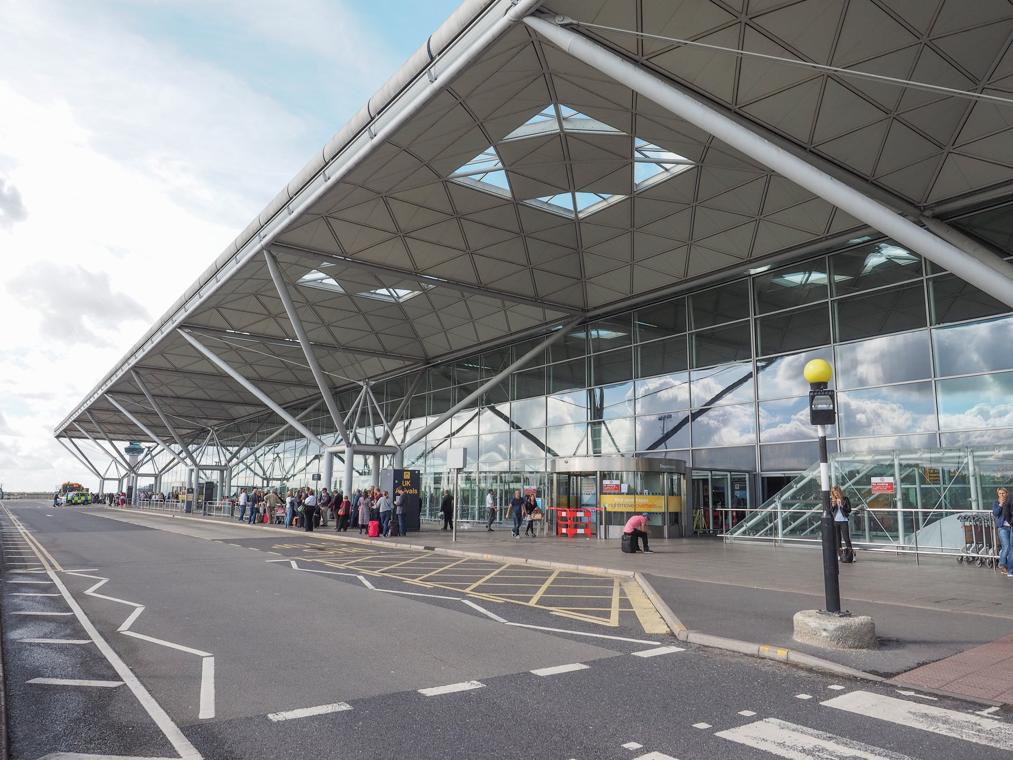 easyJet passengers from Stansted face 'check in chaos' this summer