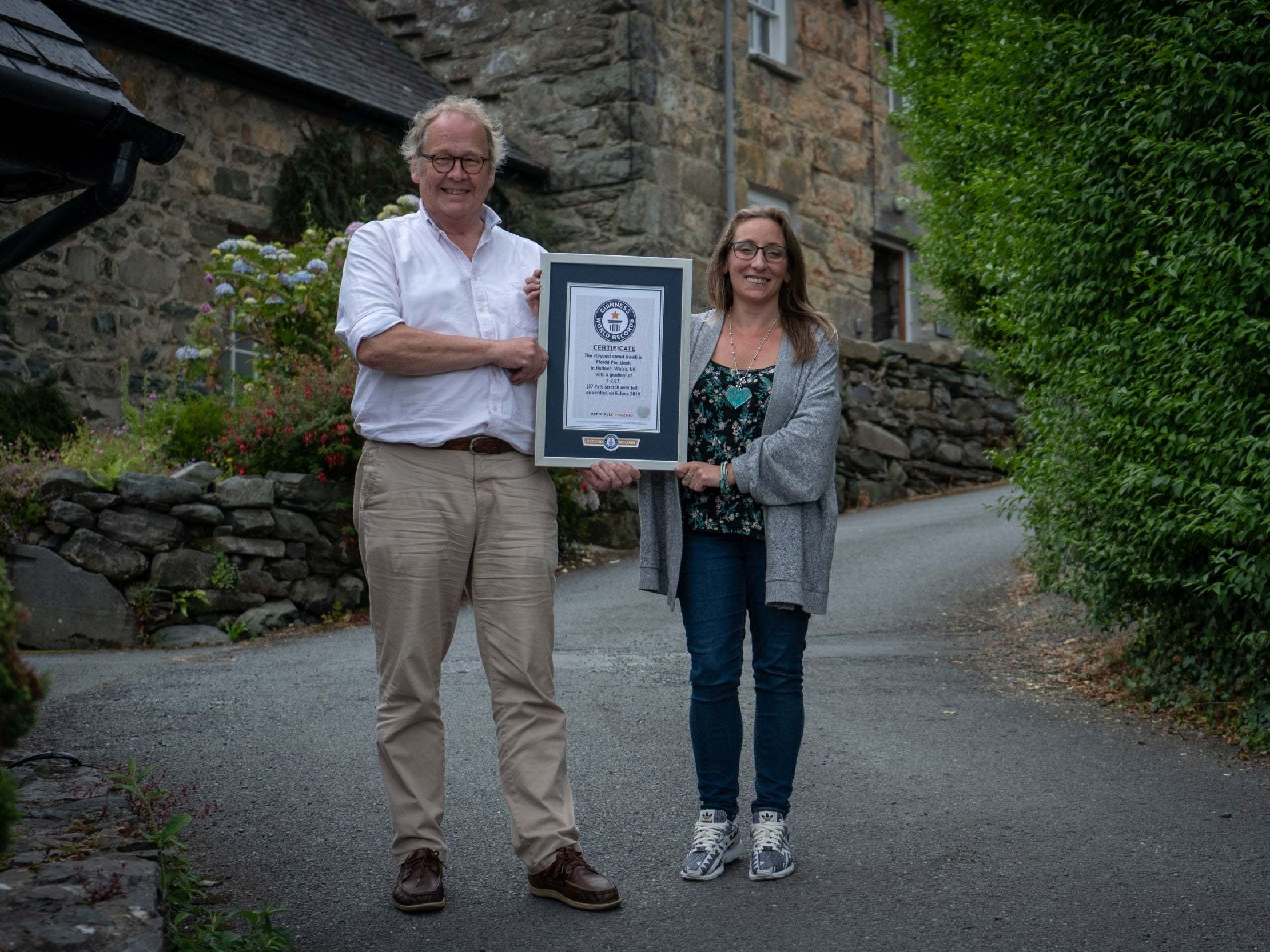 Campaigners Gwyn Headley and Sarah Badhan on Ffordd Pen Llech