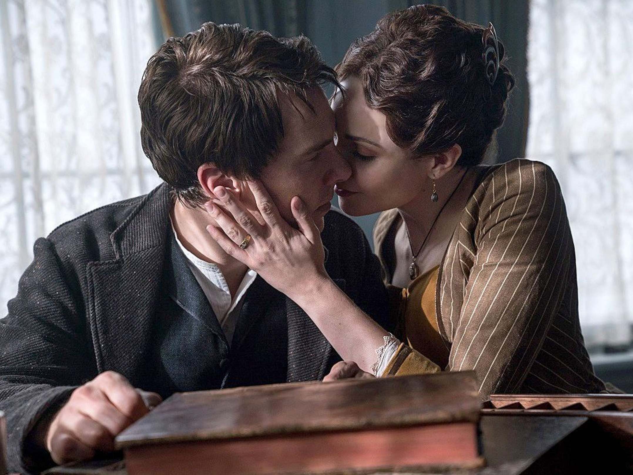 Benedict Cumberbatch and Tuppence Middleton in ‘The Current War’