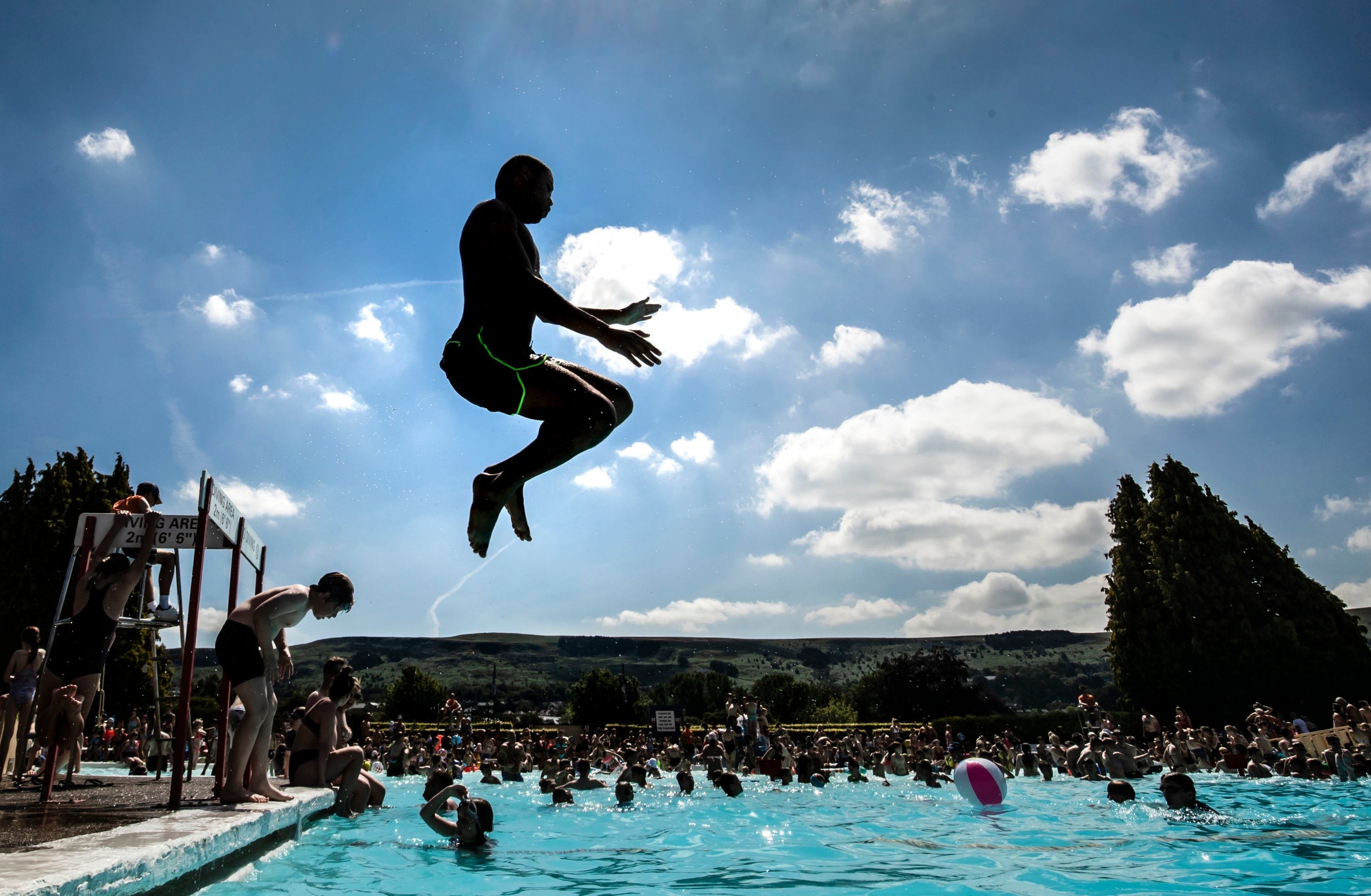 People enjoying the sun at Ilkley Lido