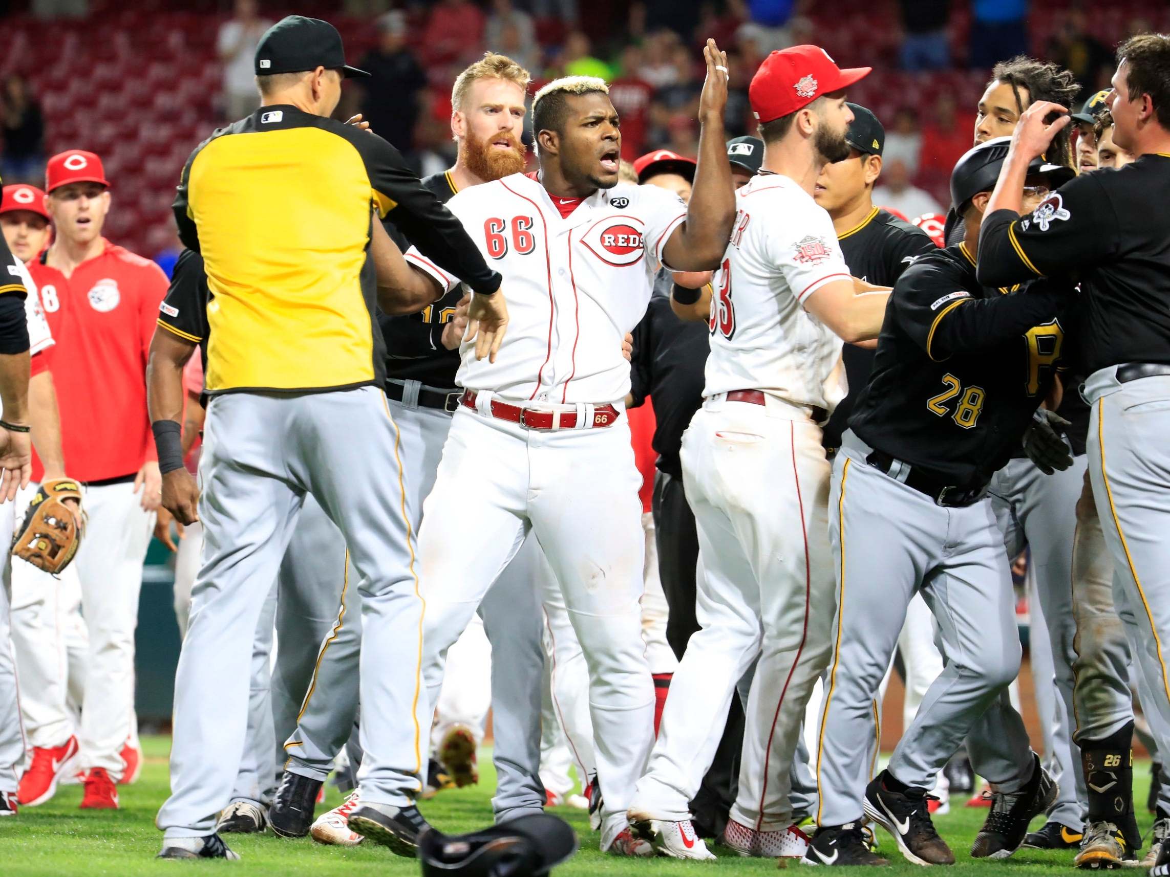 Yasiel Puig prolongs the brawl