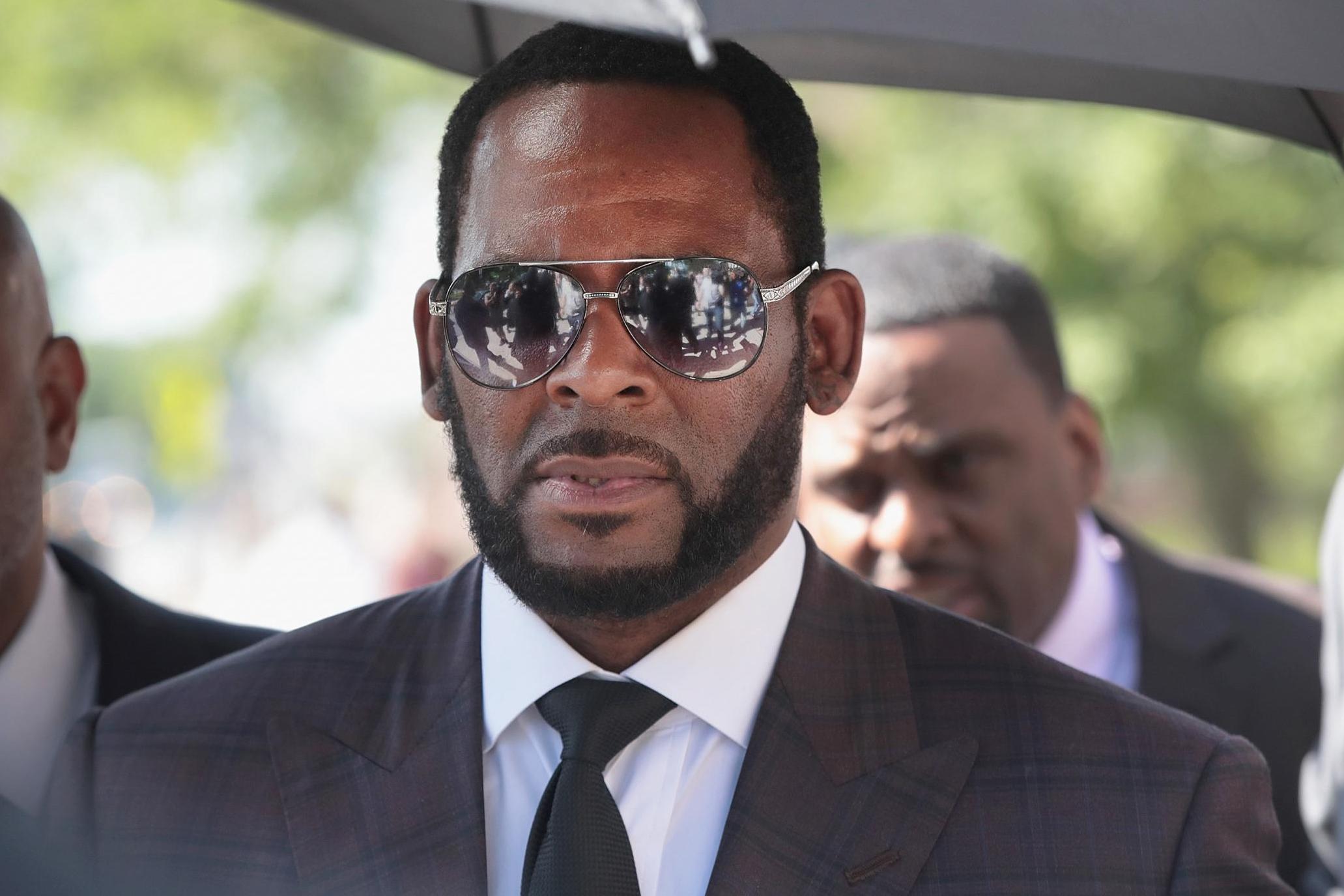 R Kelly leaves the Leighton Criminal Courts Building following a hearing on 26 June, 2019 in Chicago, Illinois.