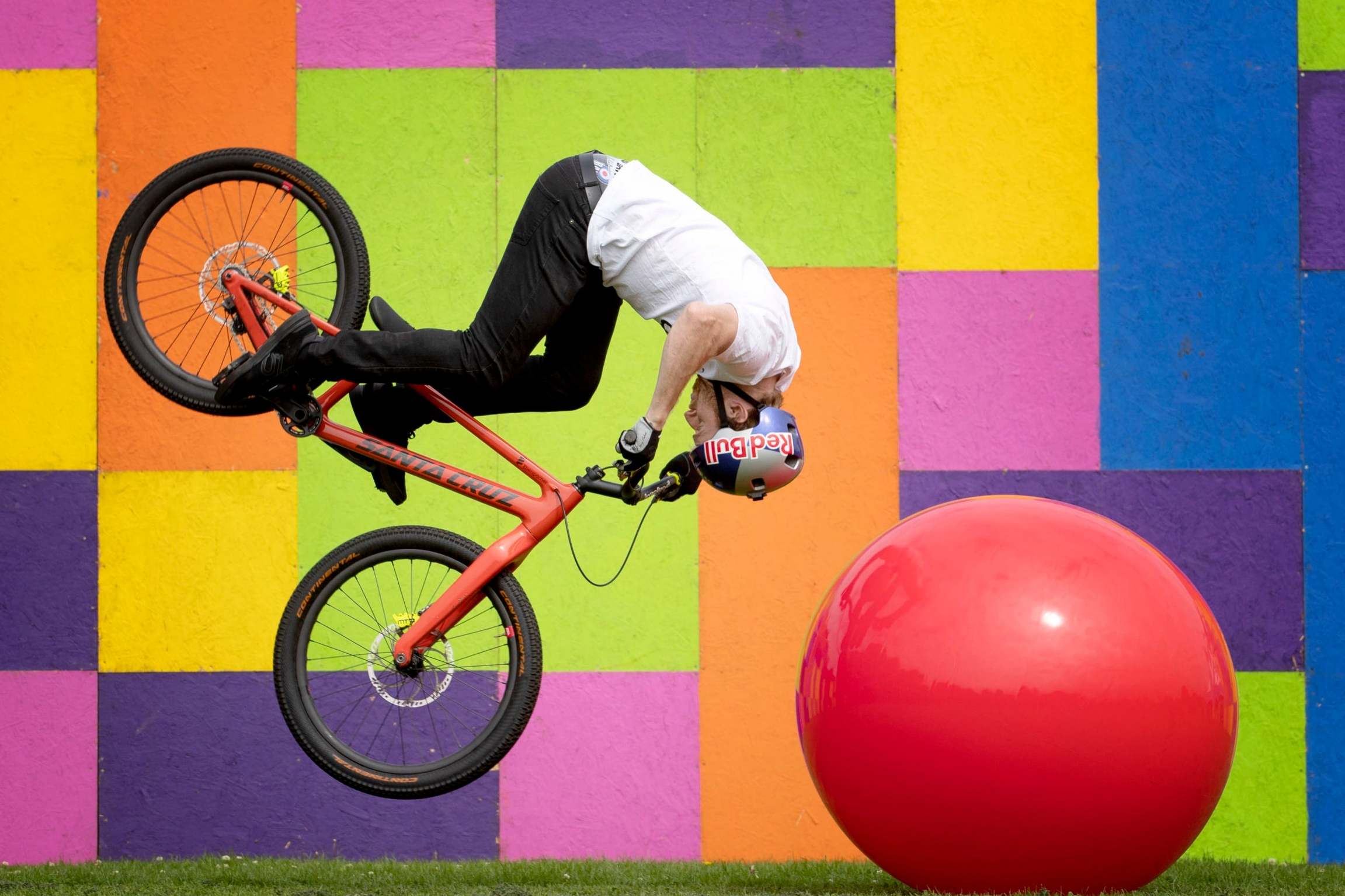 A performer at Edinburgh Fringe Festival 2019