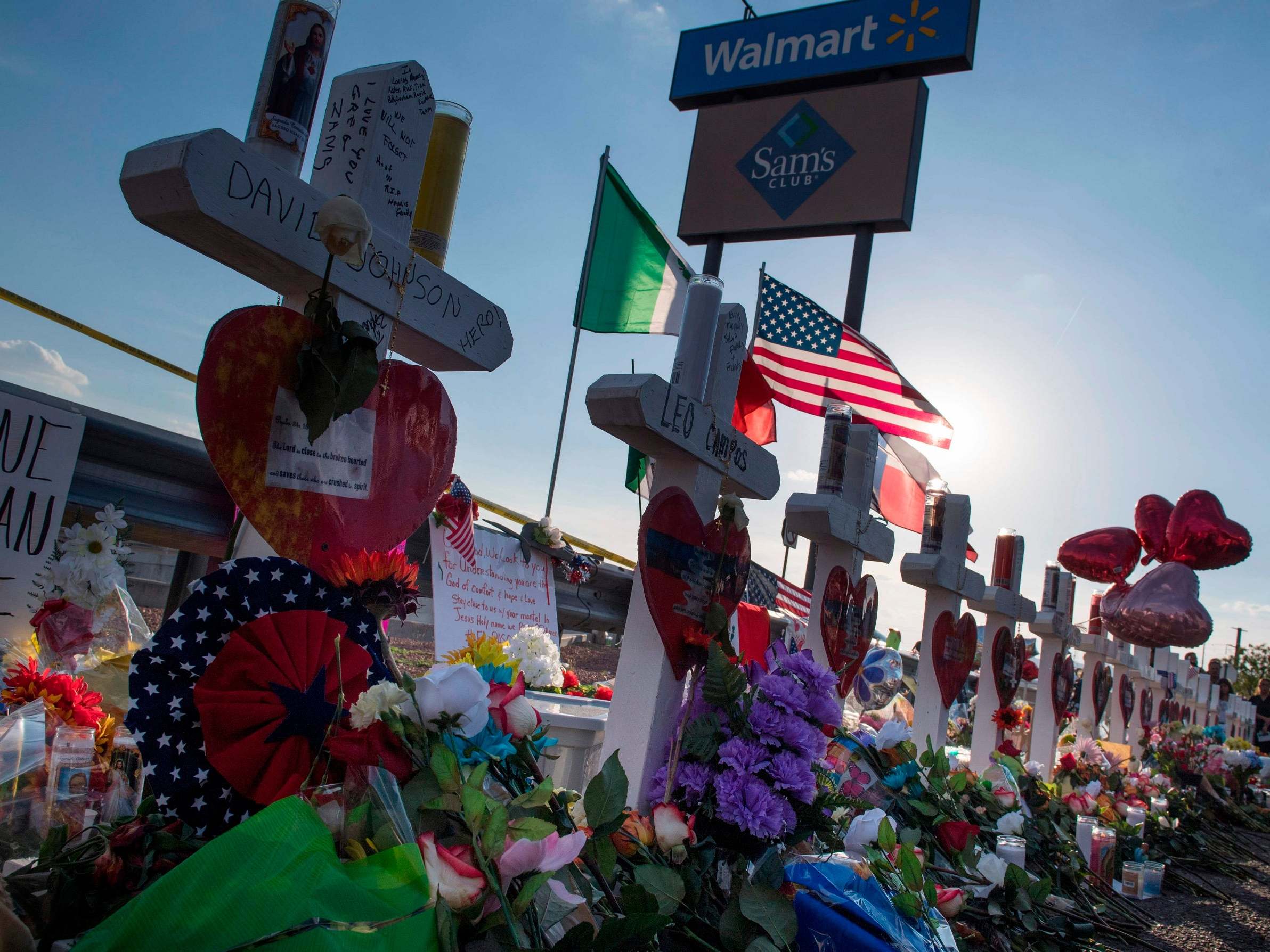 The Mexican and US flags fluttered alongside each other as thousands in the southern of border city of El Paso united as one