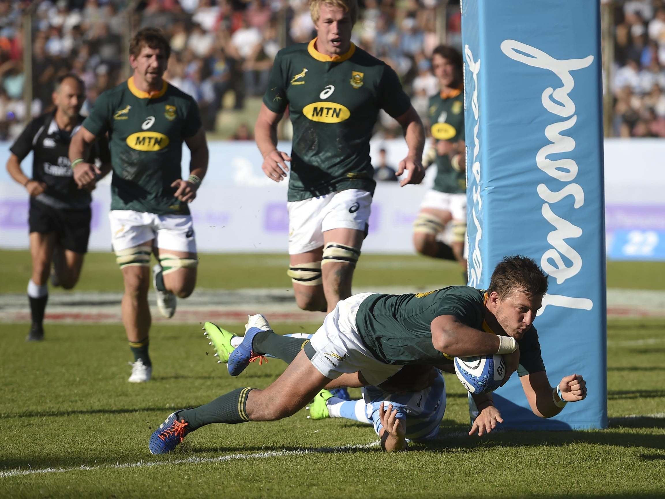 Handre Pollard crosses for South Africa's second try in their victory over Argentina