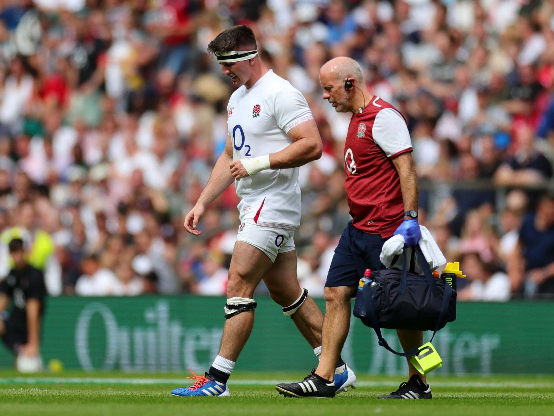 Tom Curry left the field after 29 minutes with a shoulder injury