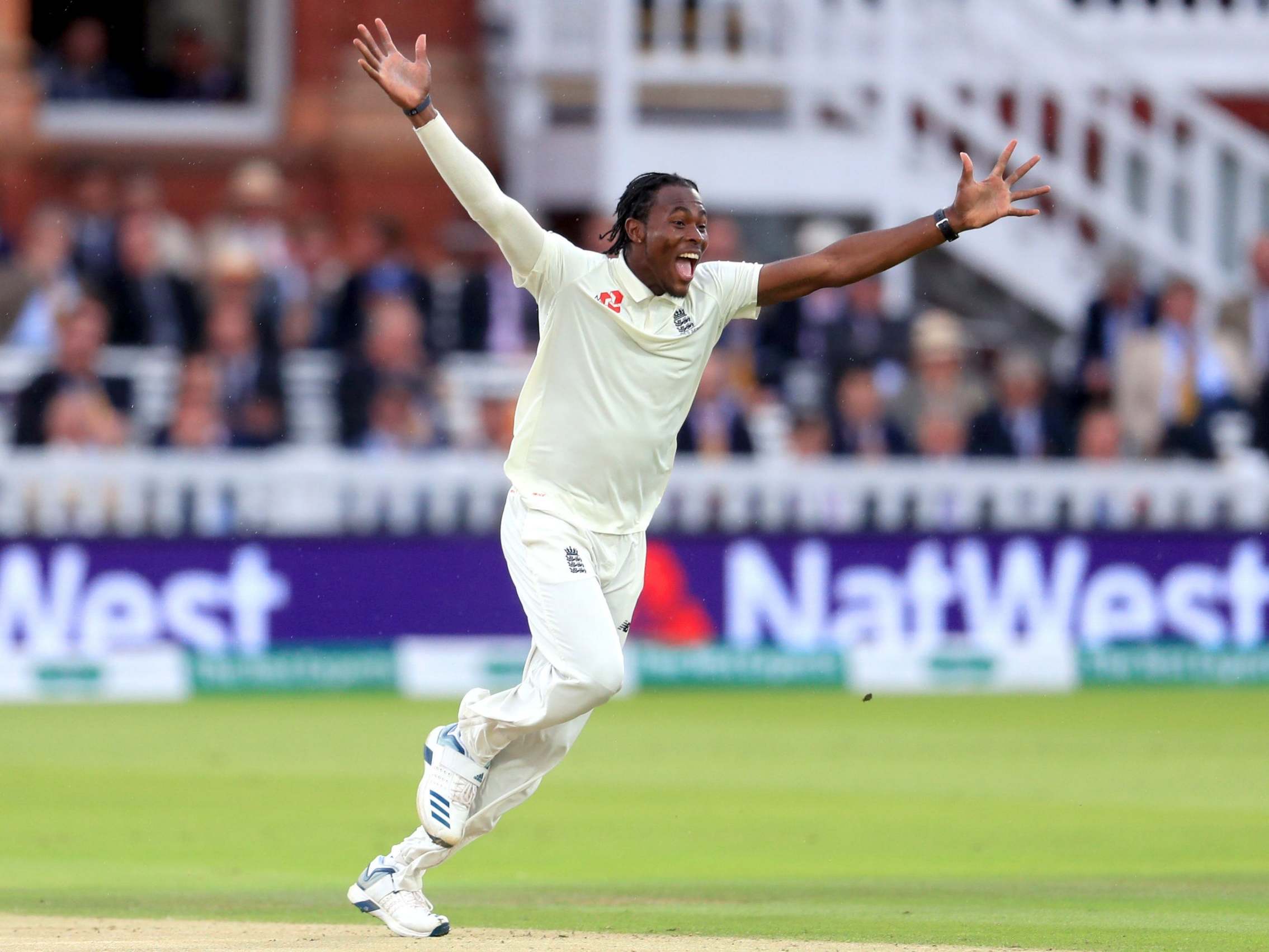 Jofra Archer celebrates taking the wicket of Cameron Bancroft