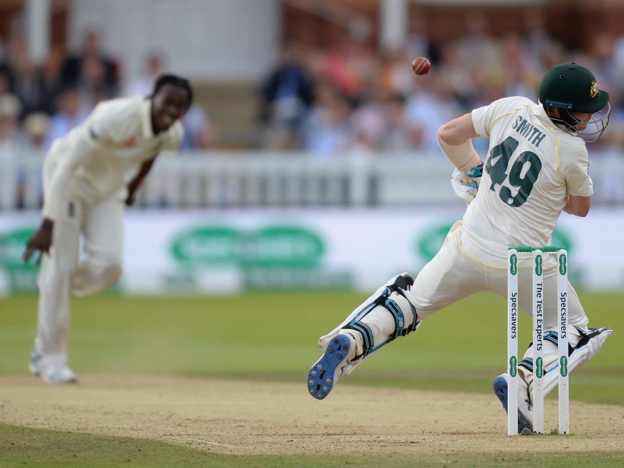 Smith reacts to a short ball from Archer