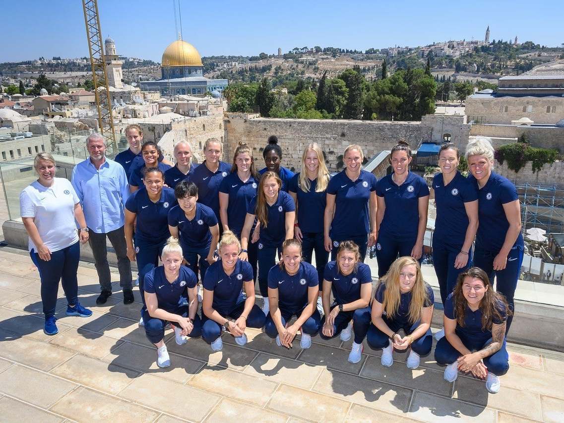 Roman Abramovich poses for a picture with Chelsea Women in Jerusalem