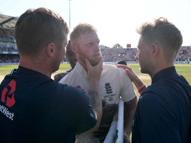 Joe Root and Jason Roy congratulate Ben Stokes