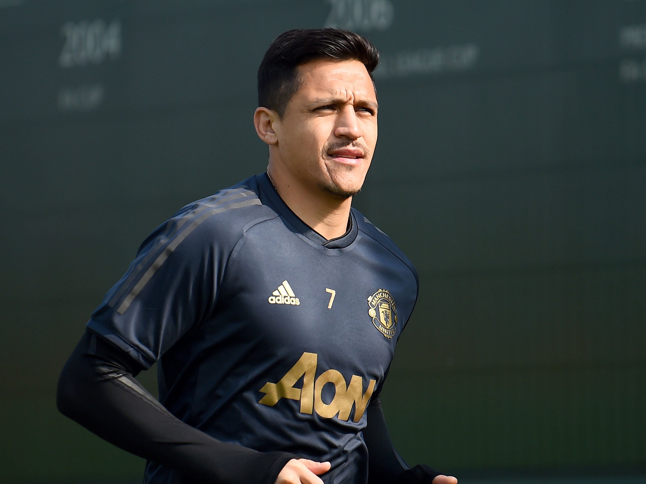 Alexis Sanchez training at Manchester United