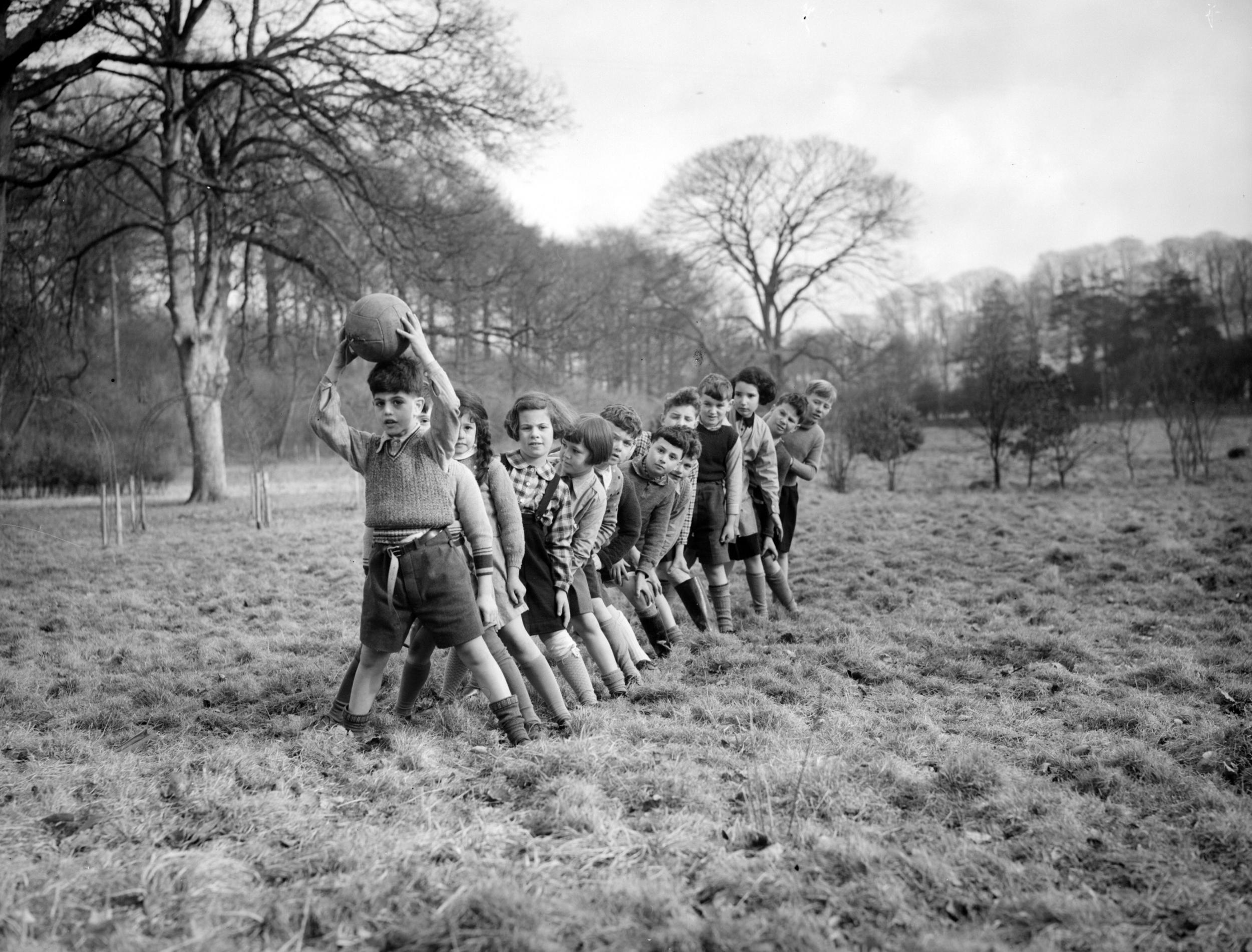 Jewish refugee children play in the grounds of Dane Court Farm (Getty)