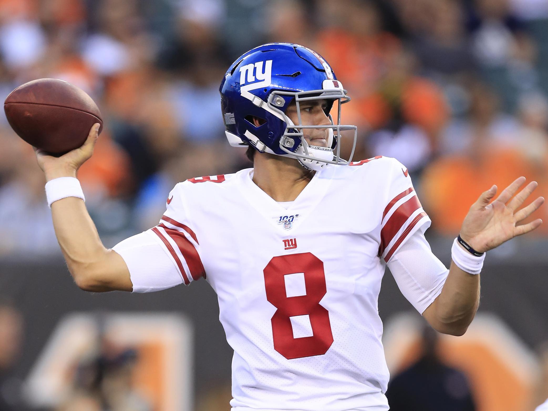 Daniel Jones throws in pre-season