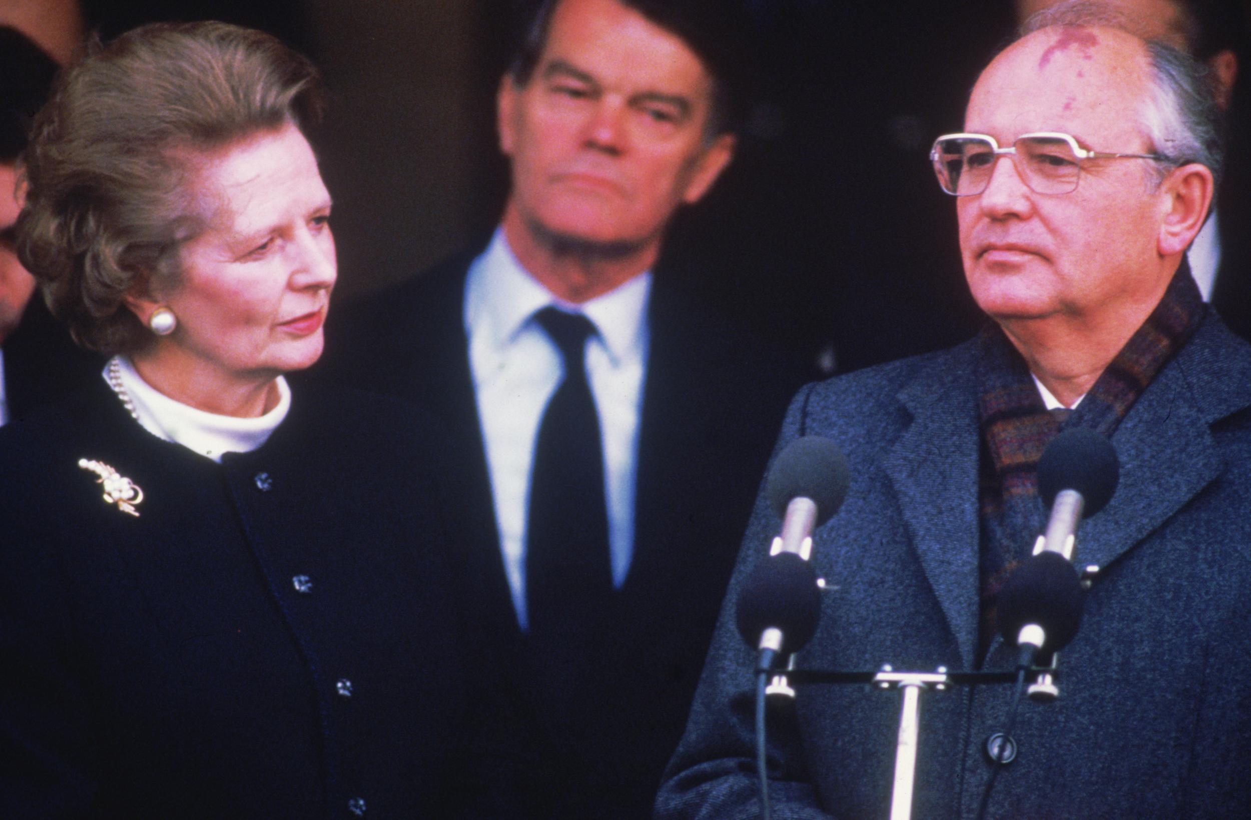 Margaret Thatcher, Alan Clark and Mikhail Gorbachev at RAF Brize Norton in 1987 (Getty)