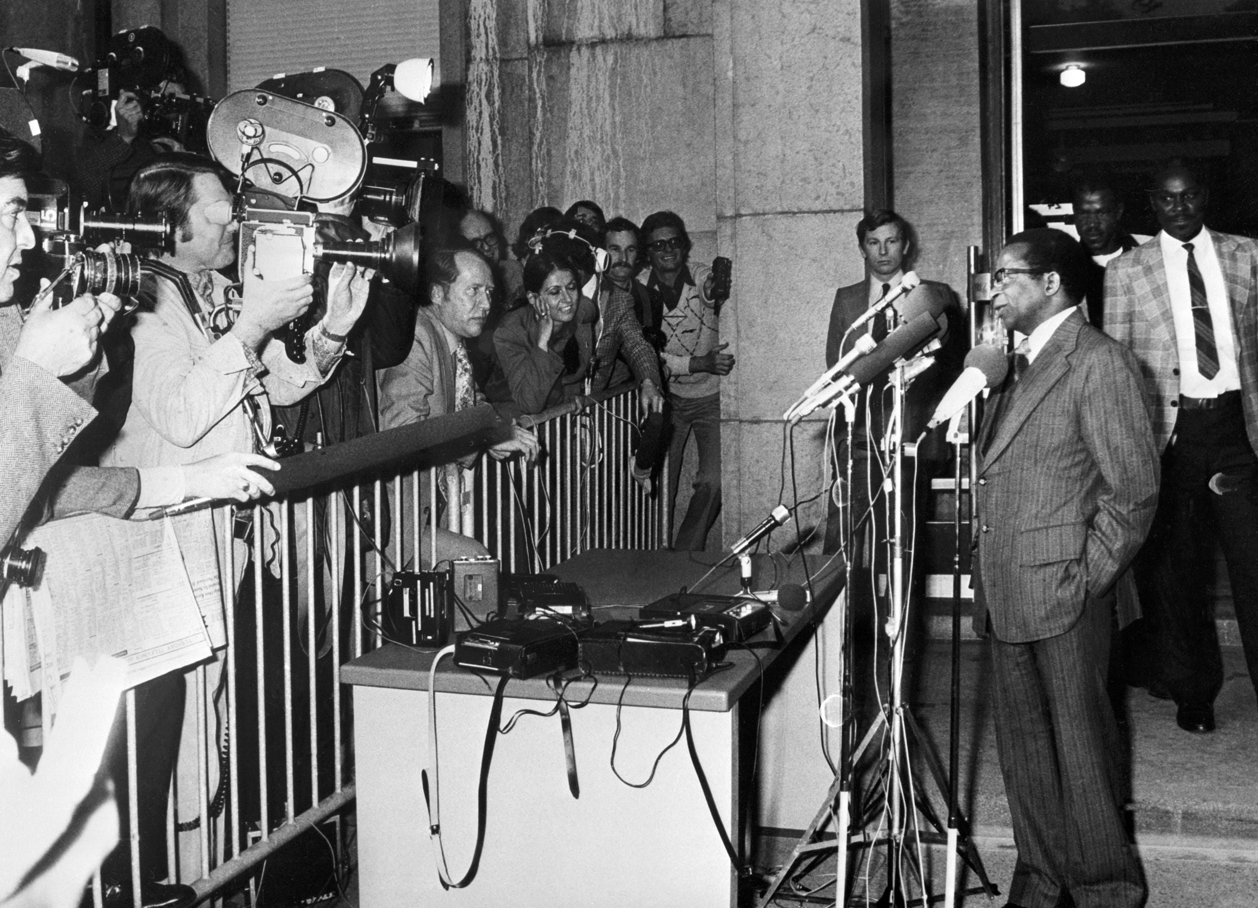 Robert Mugabe gives a press conference in Geneva, 1976