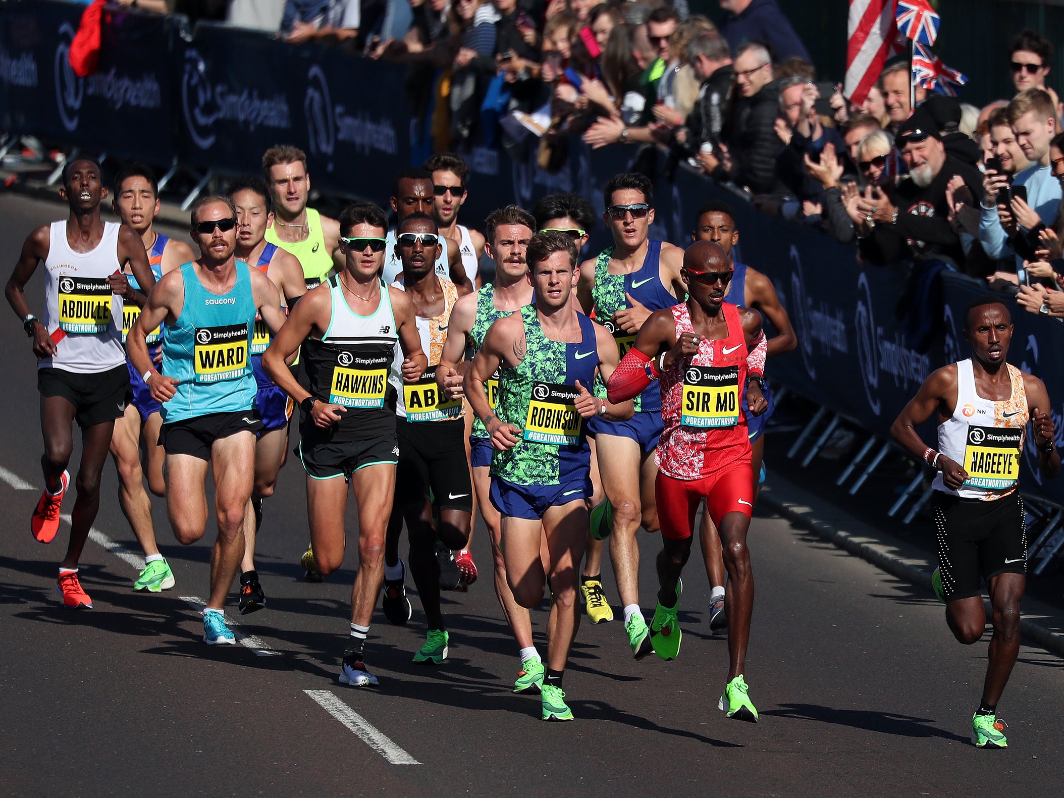 Sir Mo Farah leads the pack en route to victory