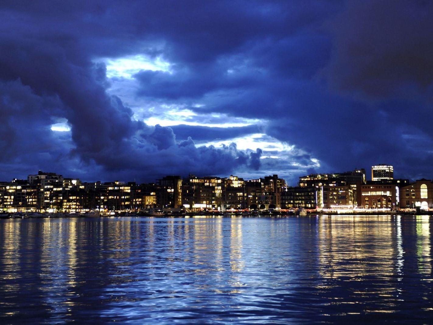 A bitcoin millionaire jumped from a second story apartment building in Oslo, Norway, following an attempted robbery
