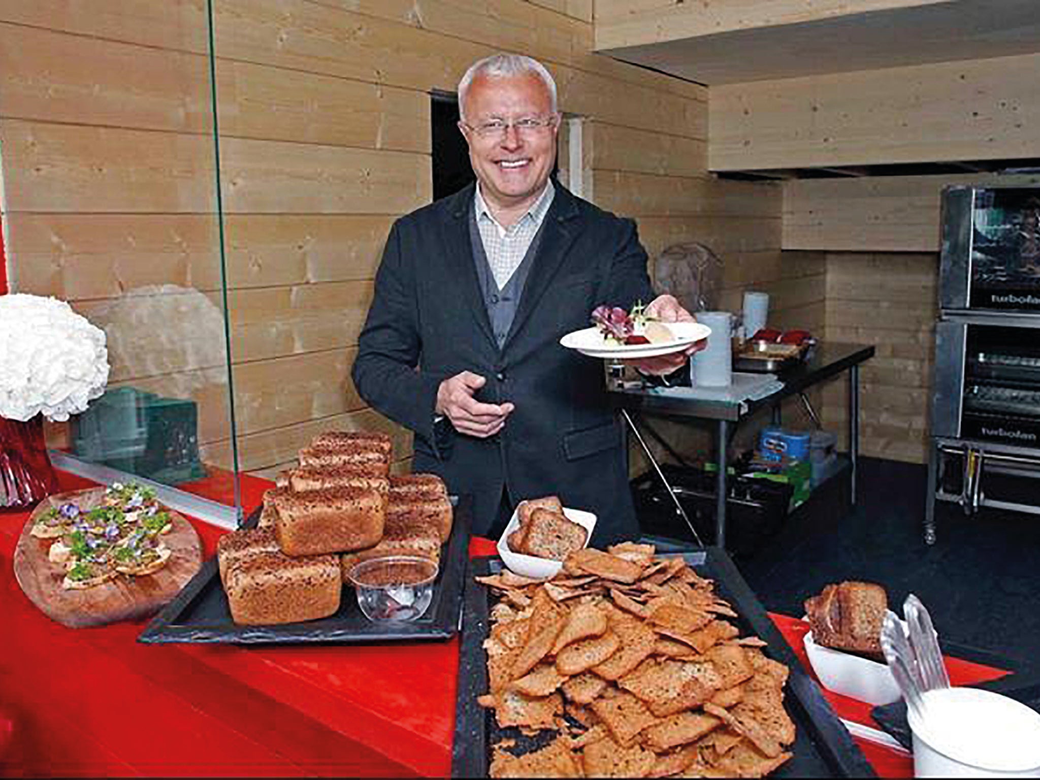 Lebedev working as a waiter in the cafe Petrushka