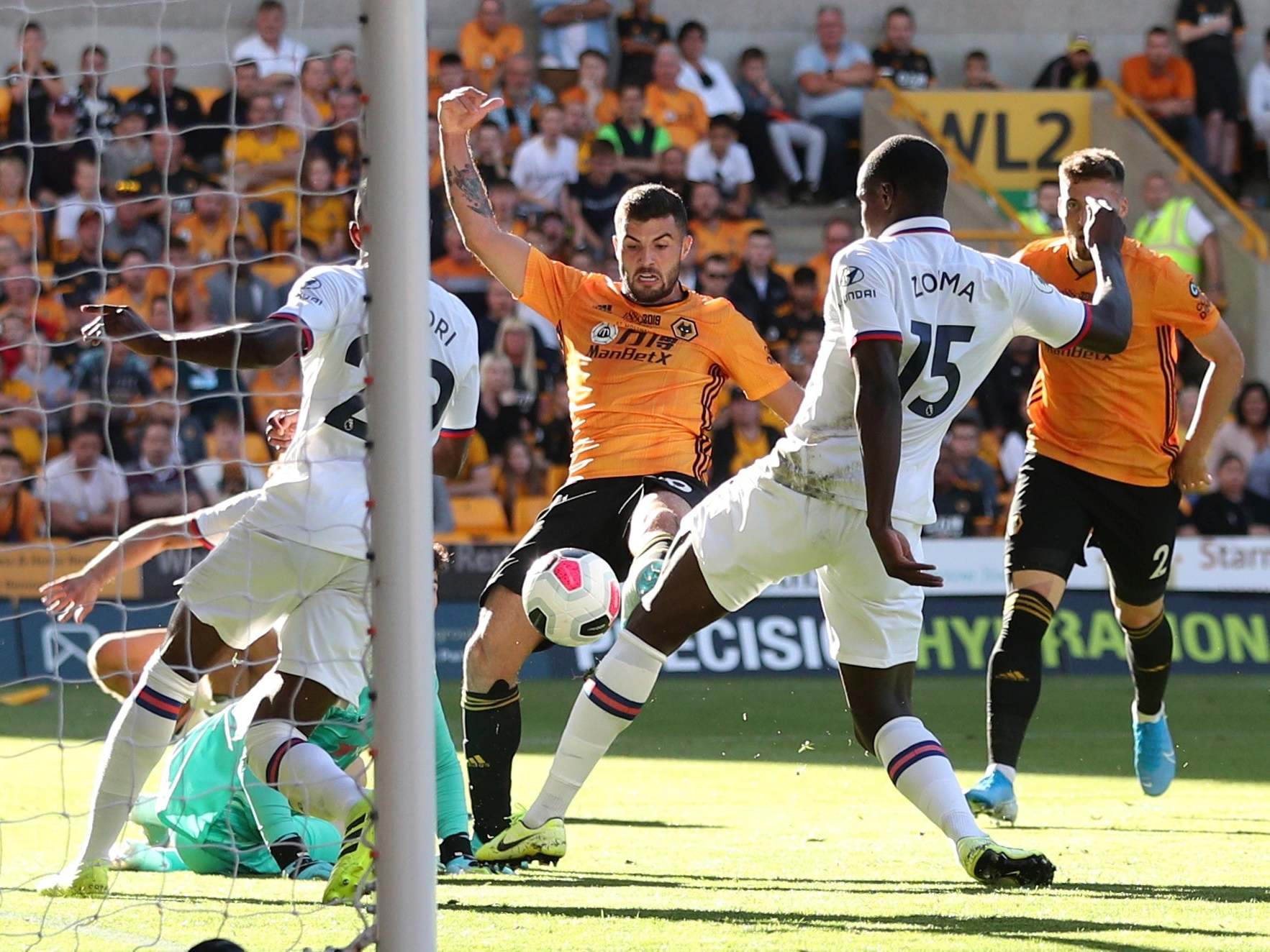 Patrick Cutrone scores Wolves’ second goal