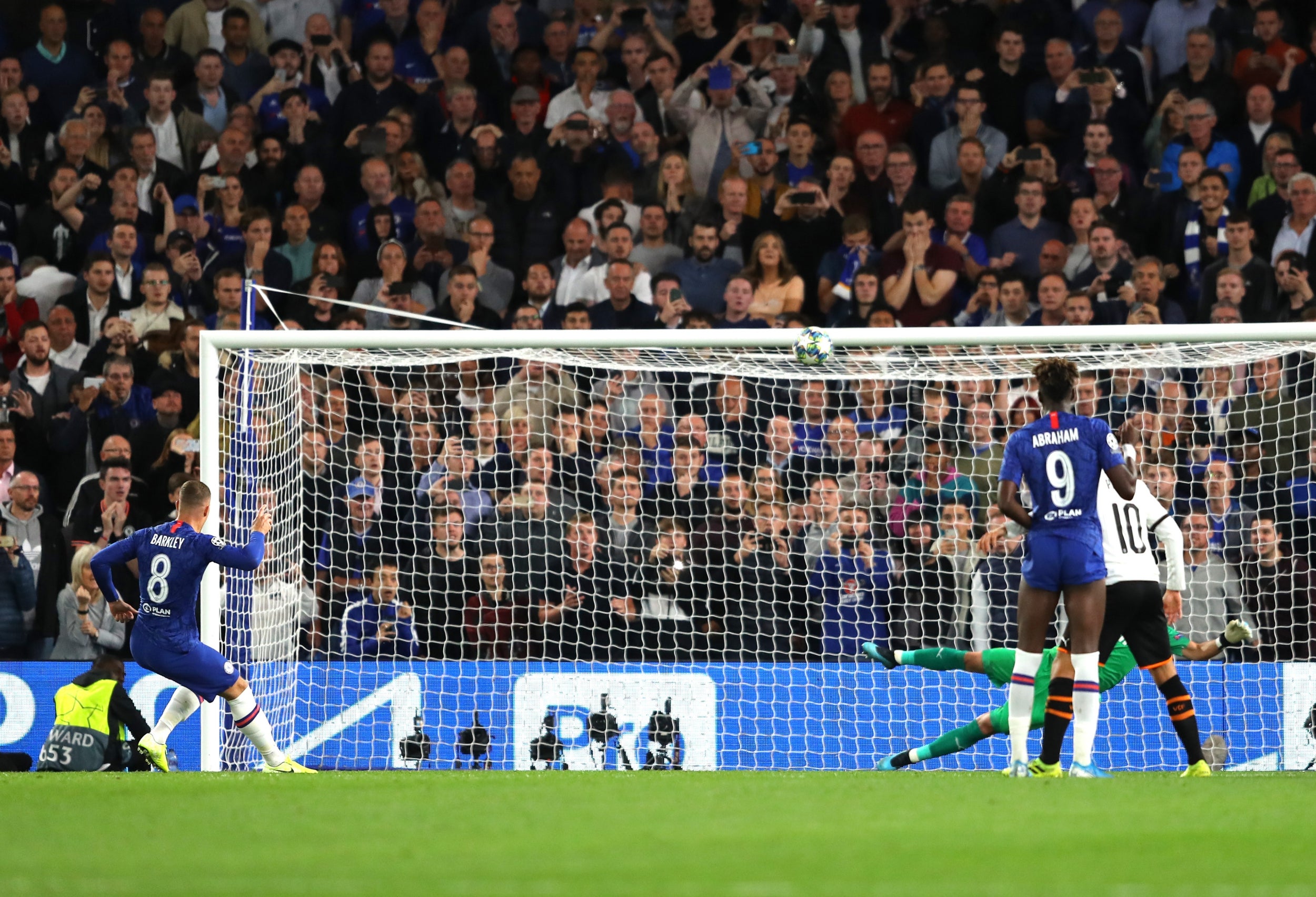 Barkley missed from the spot to cost Chelsea a point (Getty)