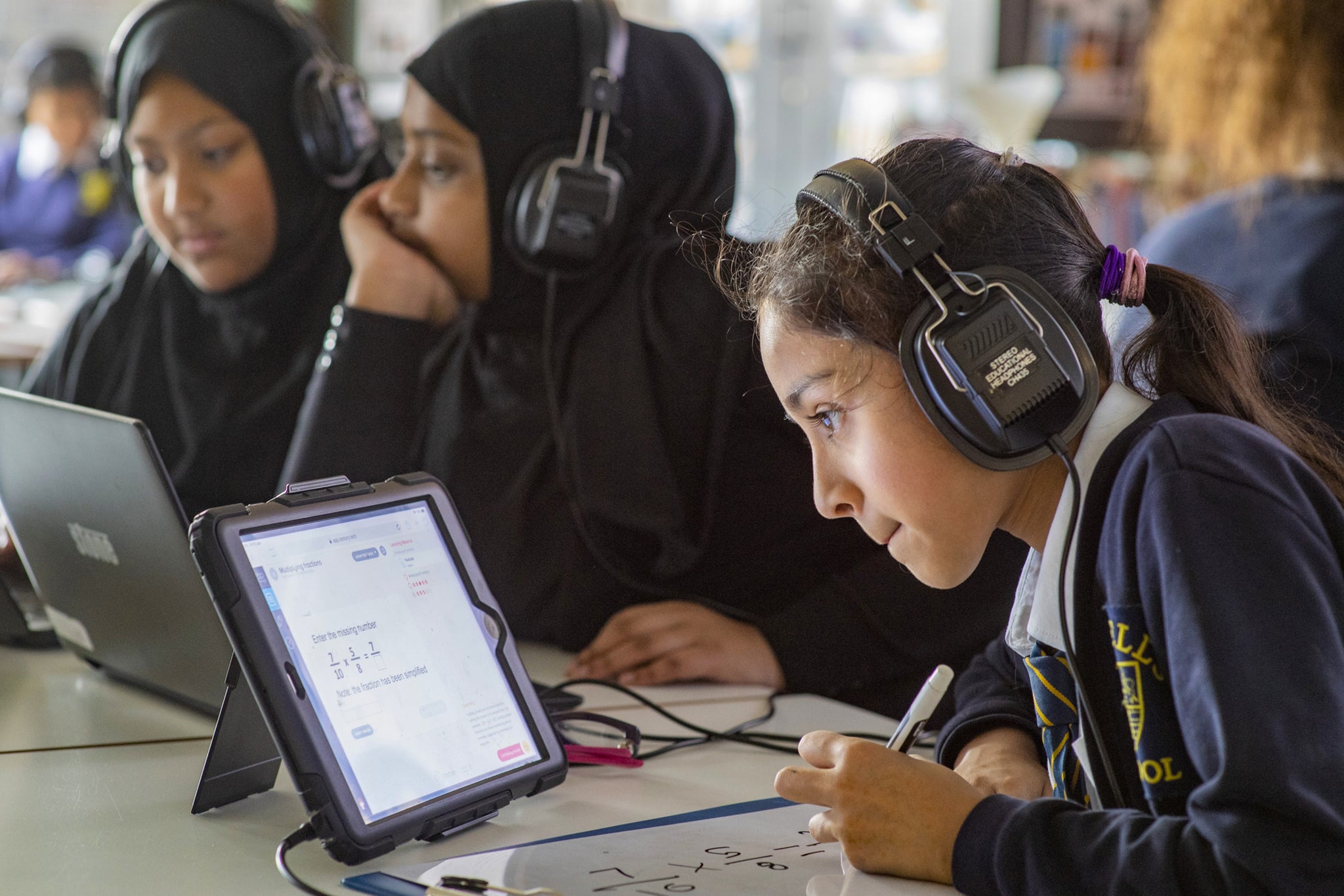 Students using Century software at Lozells Primary School in Birmingham