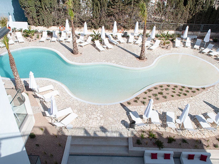 The pool area at Som Dona Hotel