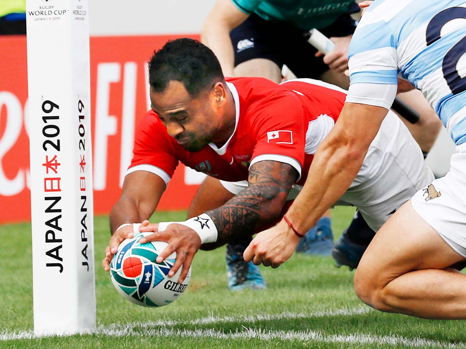 Telusa Veainu produced a delightful finish to score his second try