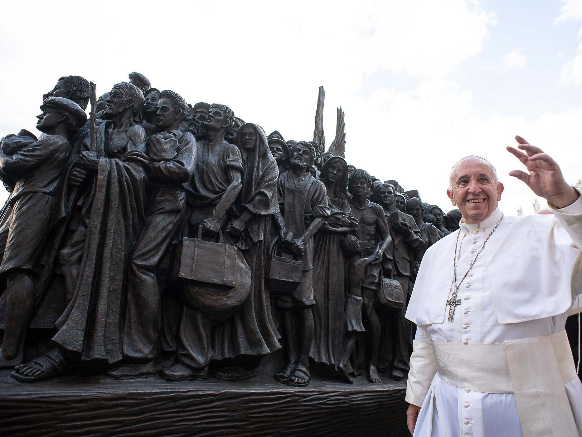 The pope unveils the new monument on the World Day of Migrants and Refugees