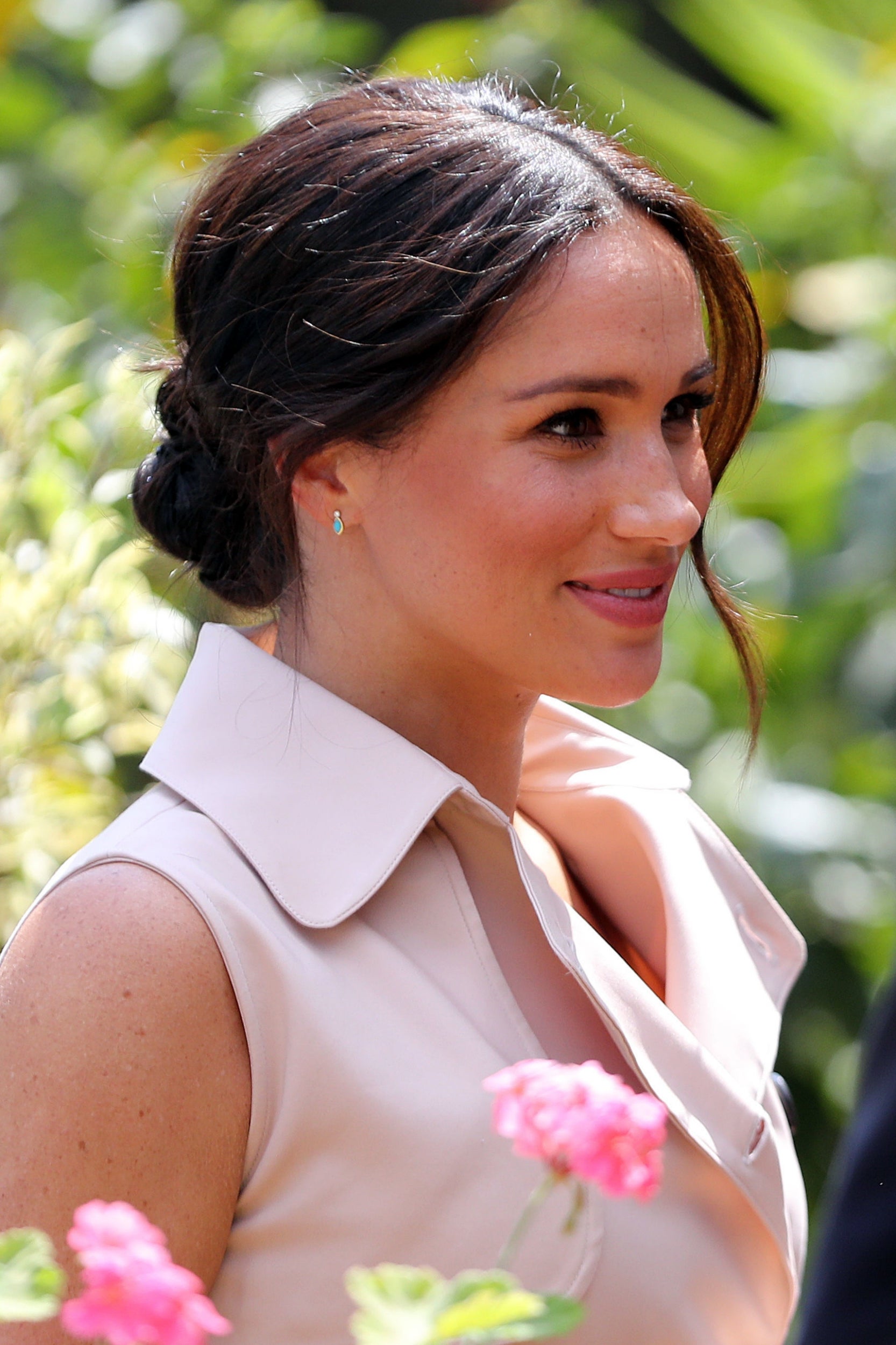 The duchess styled her hair in a loose bun, accessorising with a pair of subtle turquoise earrings.