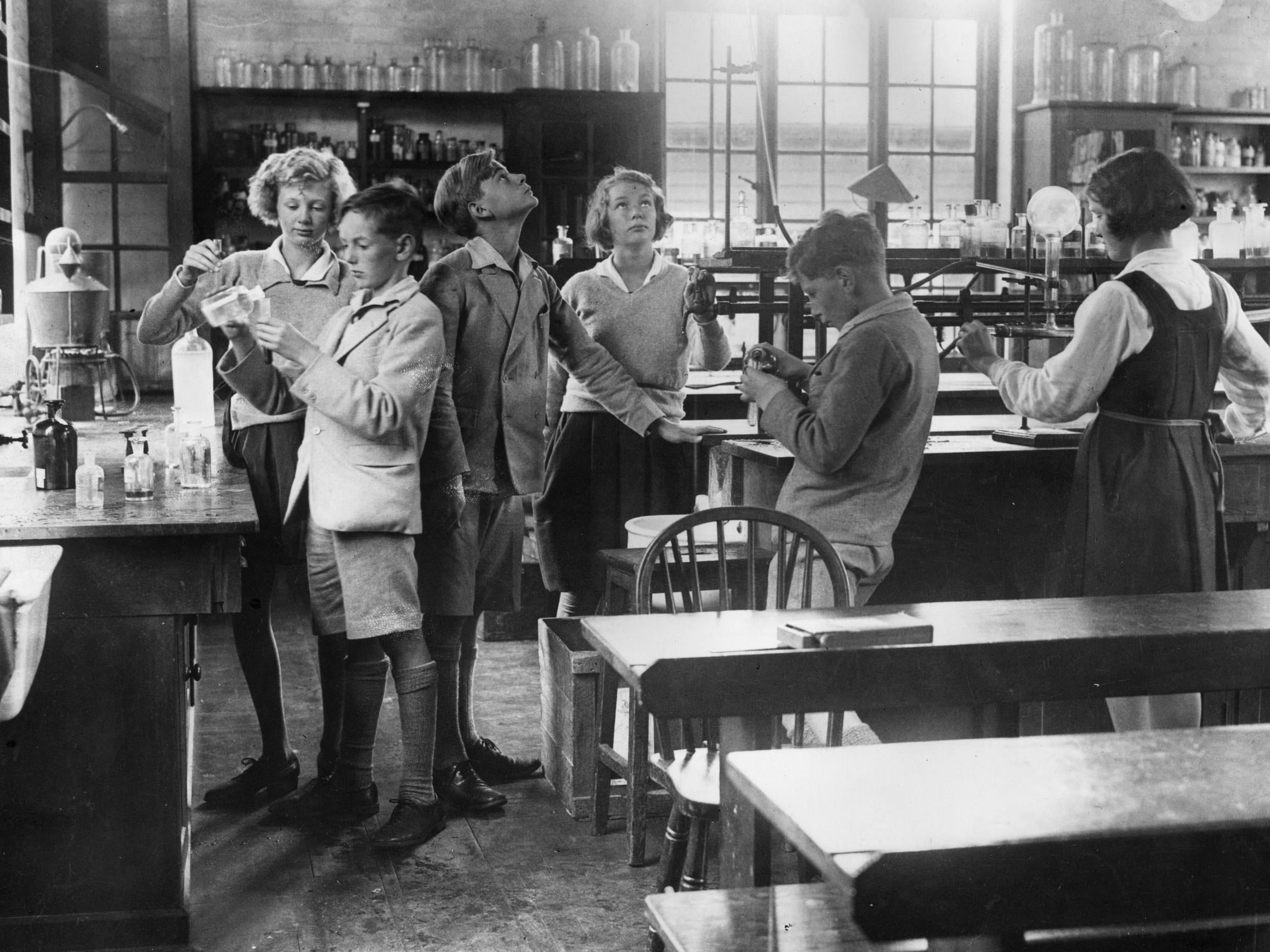 A science lesson at Bedales in 1934