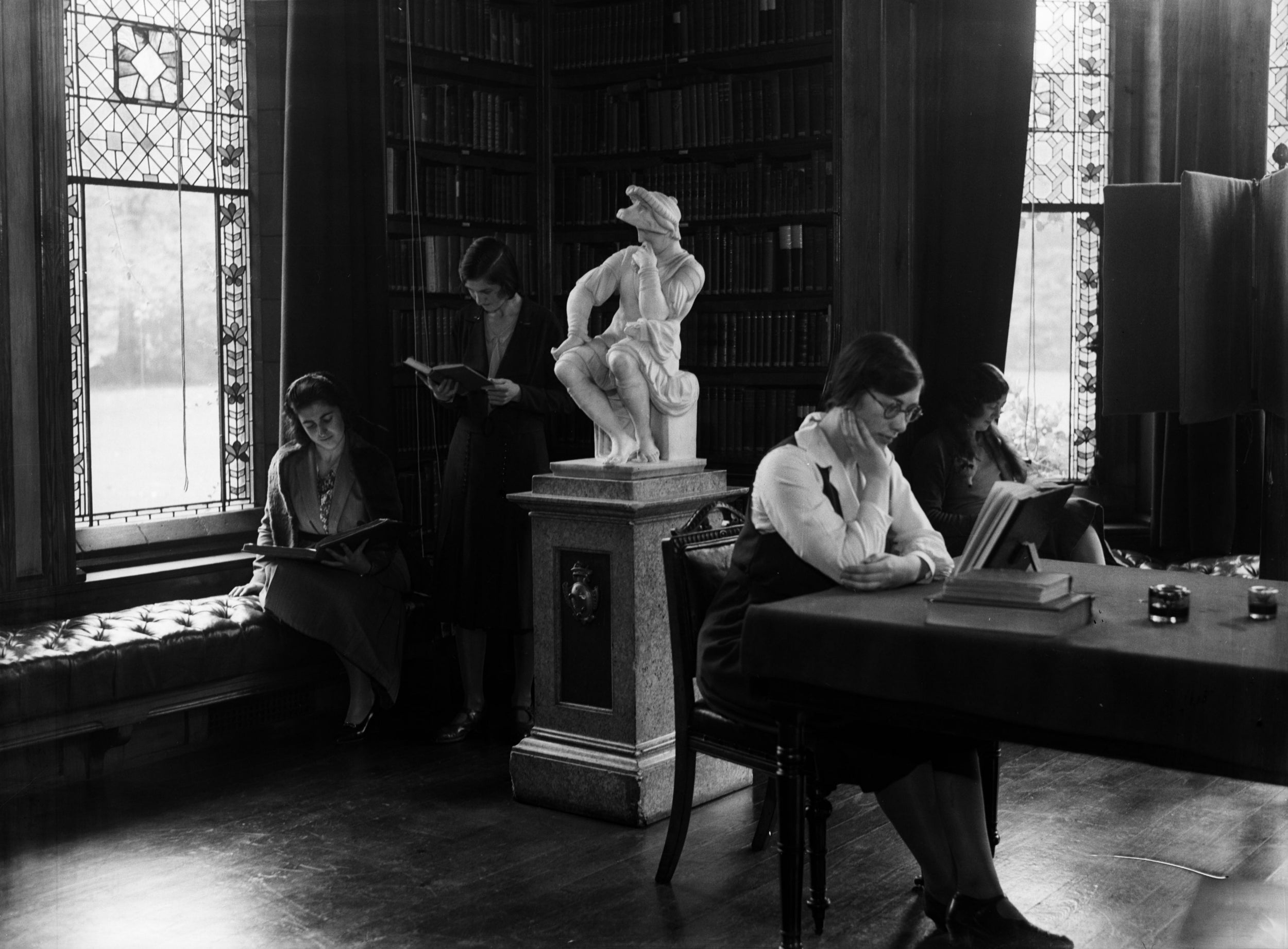 Students studying at Girton College in 1931