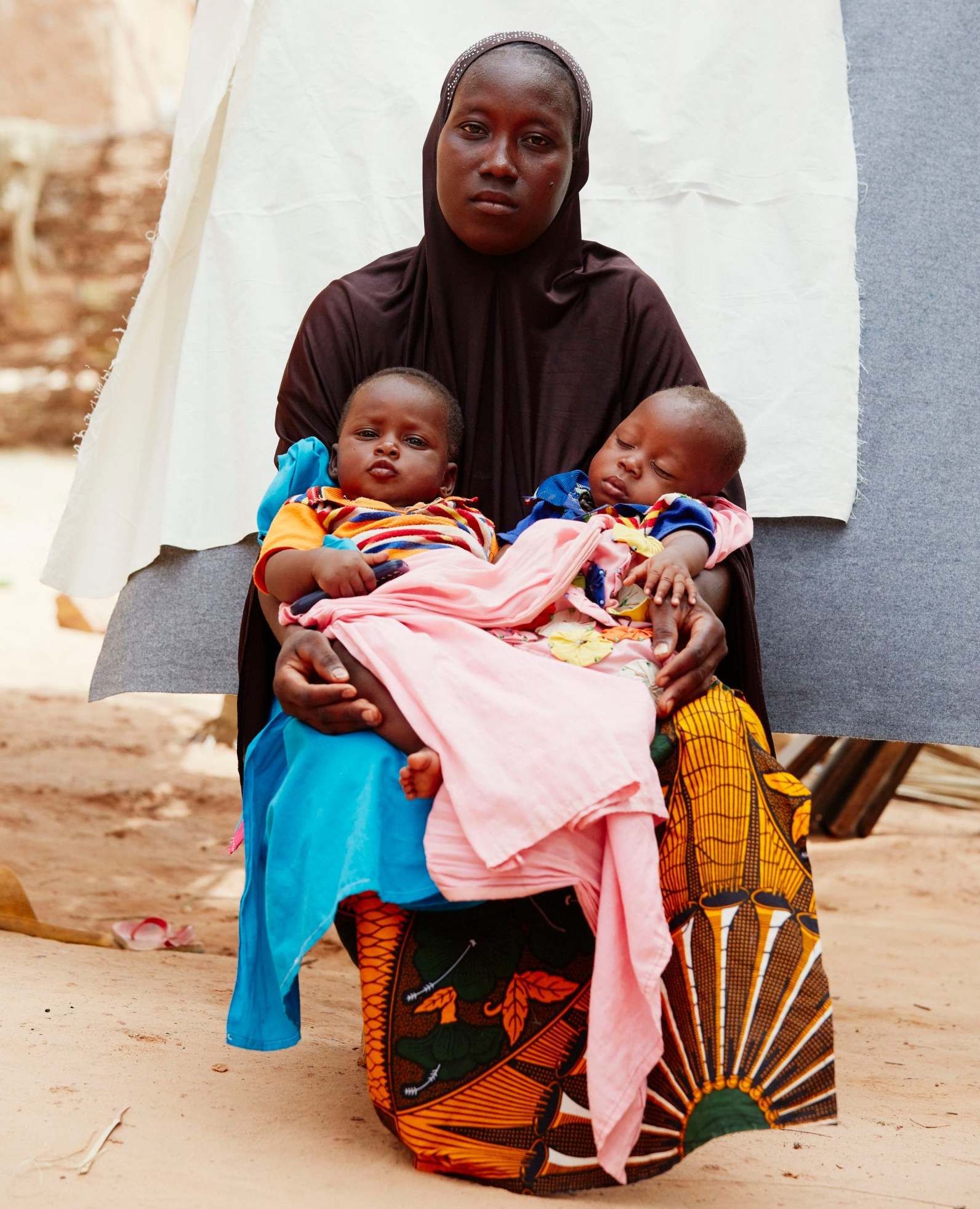 At nine months’ pregnant with twins Balkisa Zakow, 25, feared she wouldn’t have the energy to give birth. A devastating drought made Balkisa’s harvests fail, made food prices soar, and then forced her family apart. Her husband migrated in search of work to earn money to provide for his young family, leaving her heavily pregnant and alone.
“Sometimes if my husband had money he sent it to me so I could eat. Sometimes the money just doesn’t come,” she said. “I was worried I wouldn’t have the energy to give birth.”
But seven-month-old twins Hassan and Ousseni are lucky, they were born the night after Red Cross support came to Tombokiery village, Niger. The Niger Red Cross provided the family with a small cash grant.
“A Niger Red Cross volunteer told me to go first because she saw how exhausted I was. I used the money to buy food, then I went back home to sleep feeling relieved. Before sunrise I had given birth to my twins.”