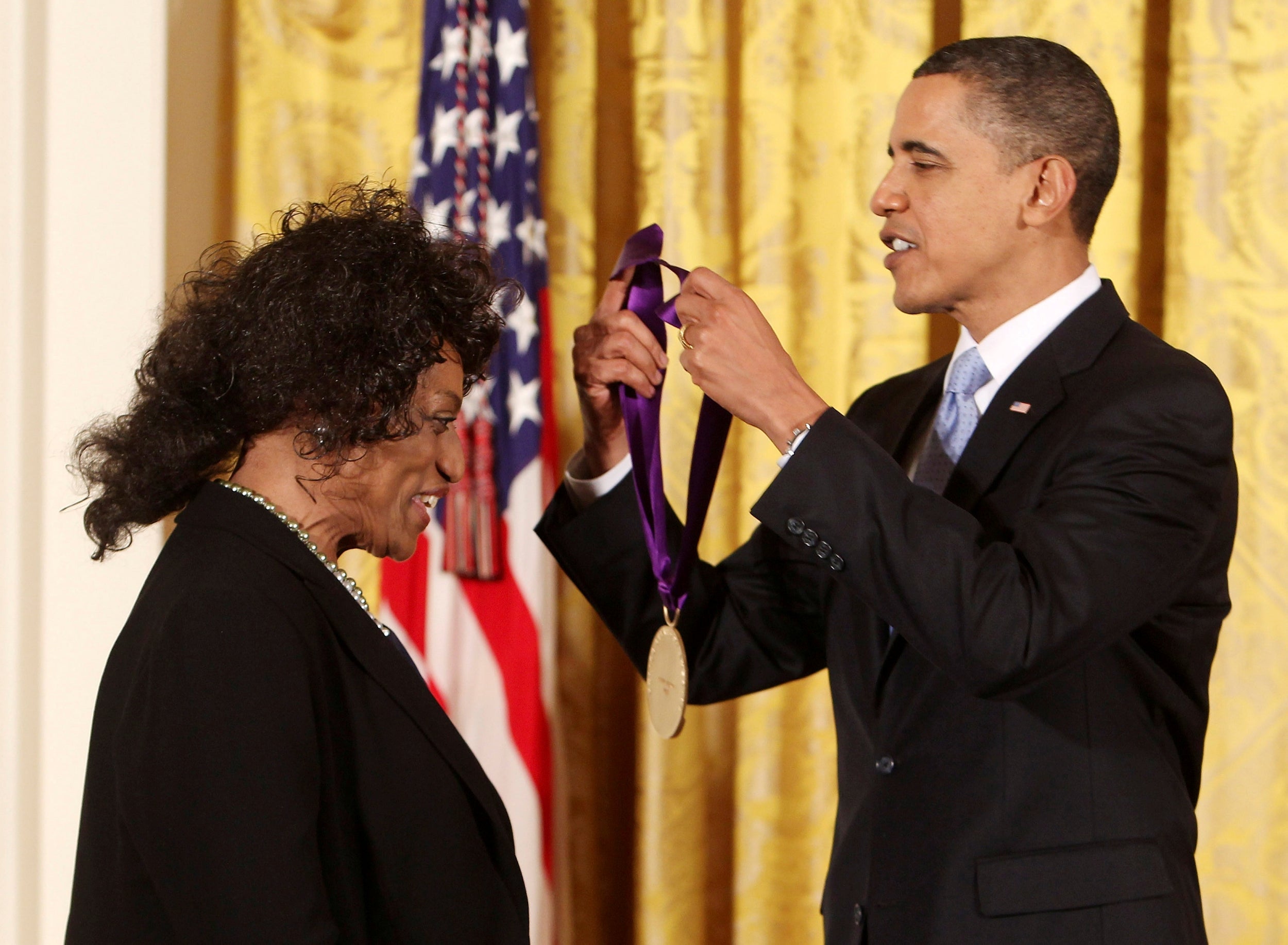 Norman receiving the National Medal of Arts from President Obama in 2009