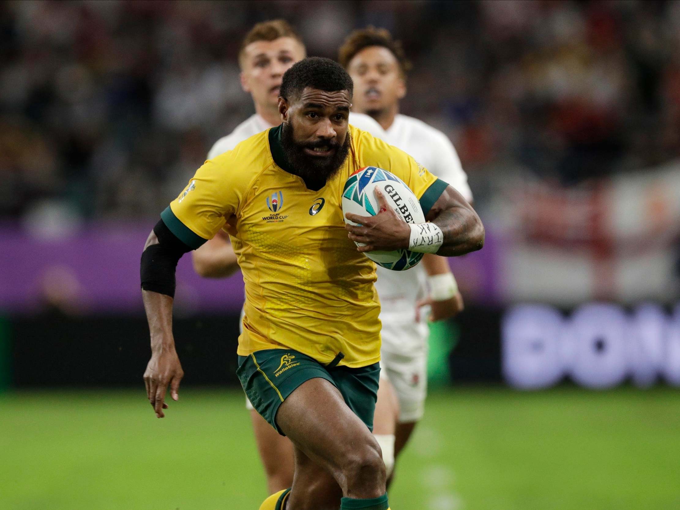 Koroibete surges through the England defence to bring Australia back into the game