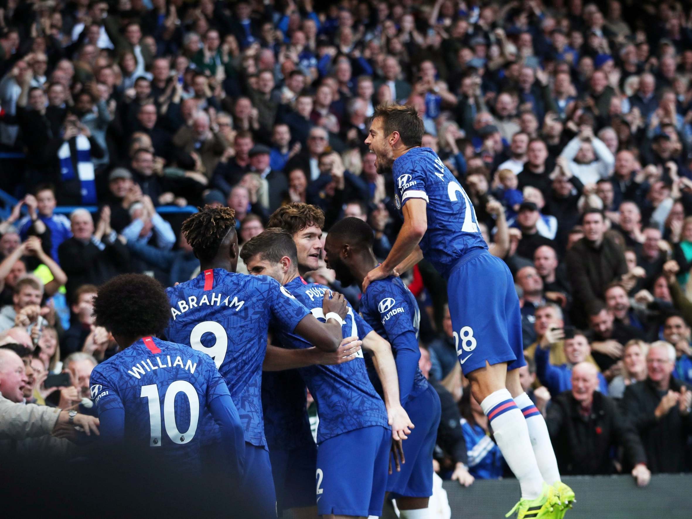 Chelsea celebrate after Marcos Alonso scores (REUTERS)