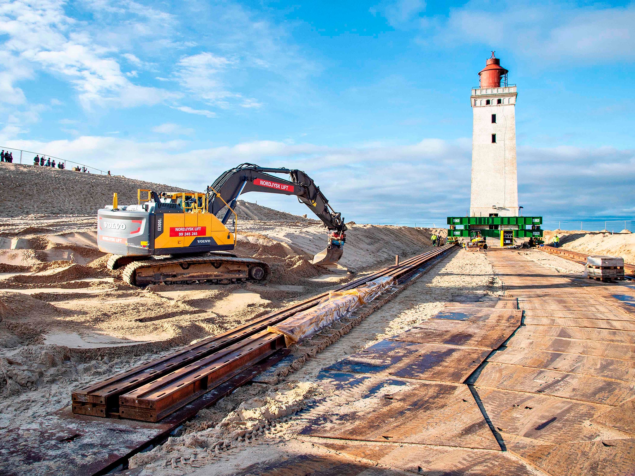 The lighthouse receives 250,000 visitors per year