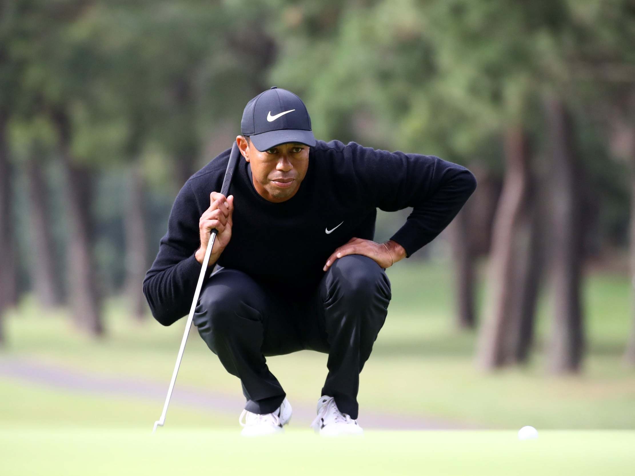 Tiger lines up a putt at Accordia Golf Narashino Country Club in Inzai, Chiba, Japan