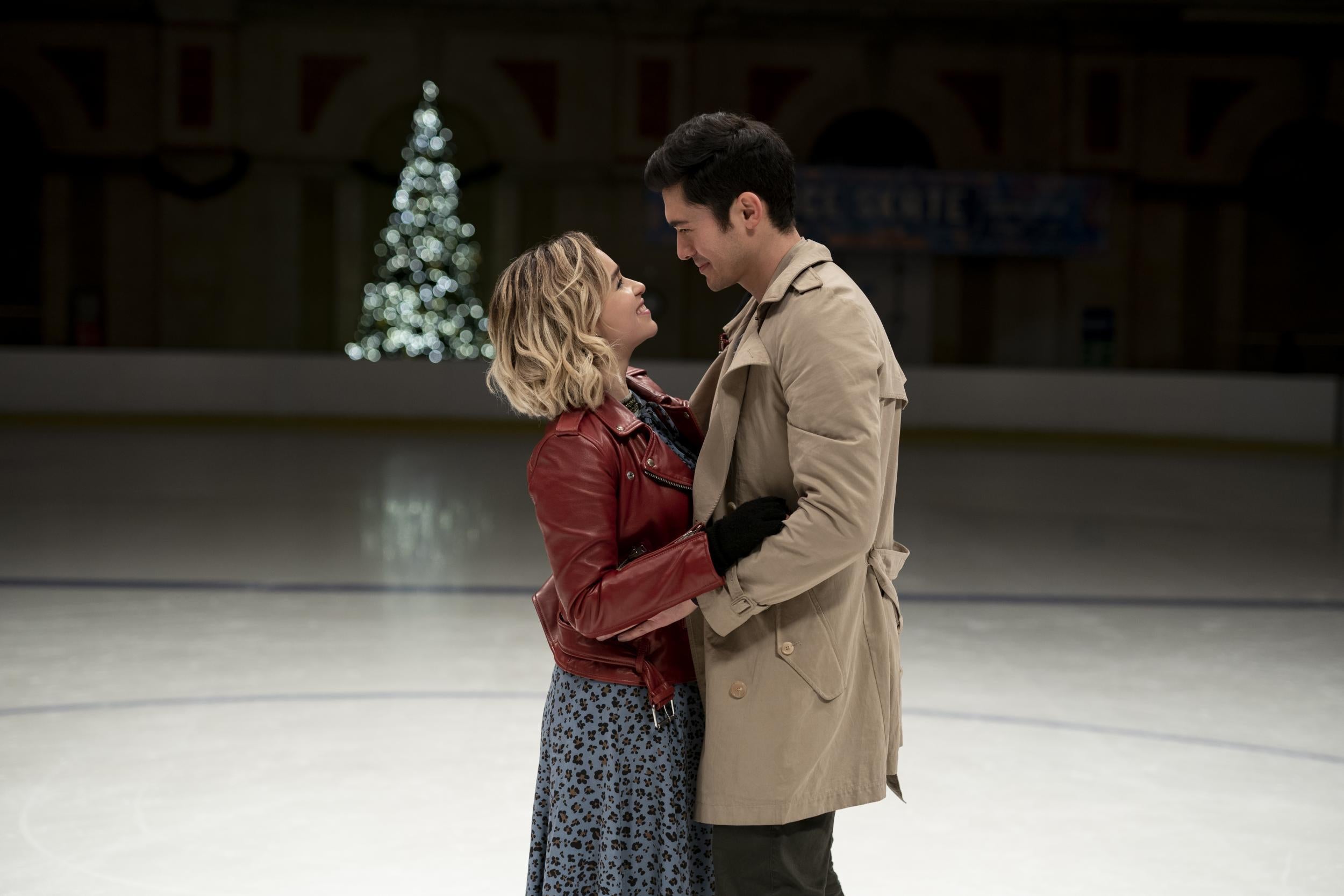 Kate (Emilia Clarke) and Tom (Henry Golding) in ‘Last Christmas’