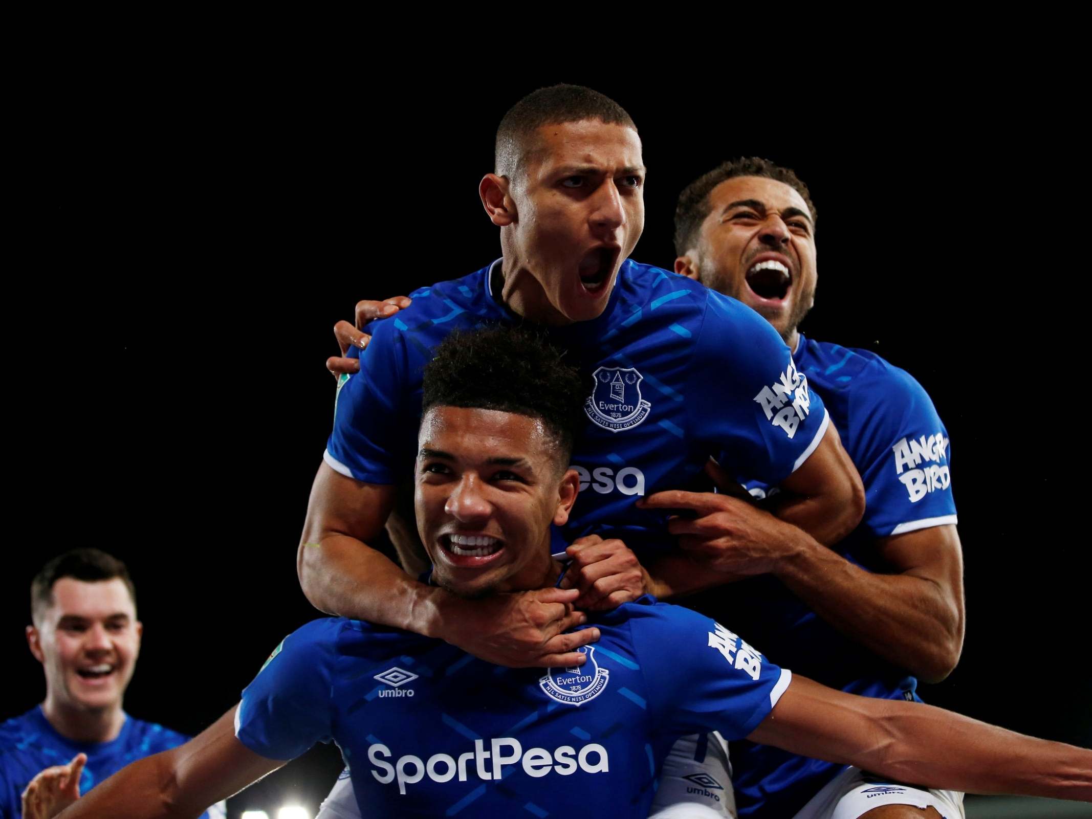 Mason Holgate gives Everton the lead against Watford