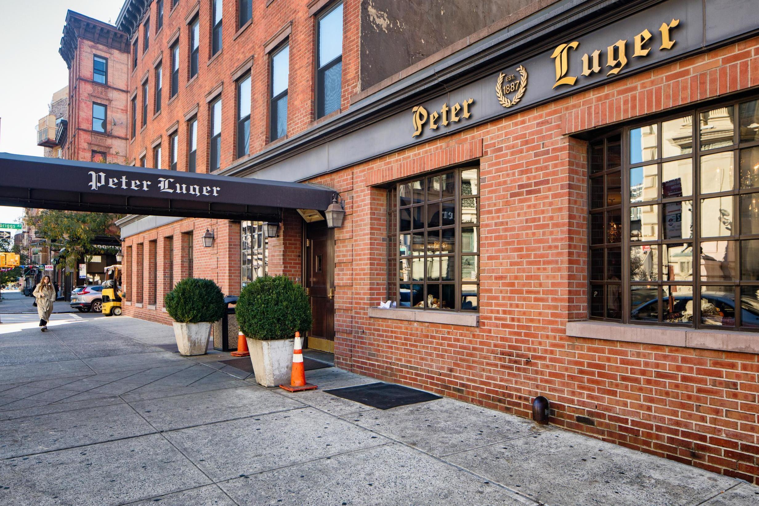 Peter Luger receives zero-star review from NYT food-reviewer (Stock)