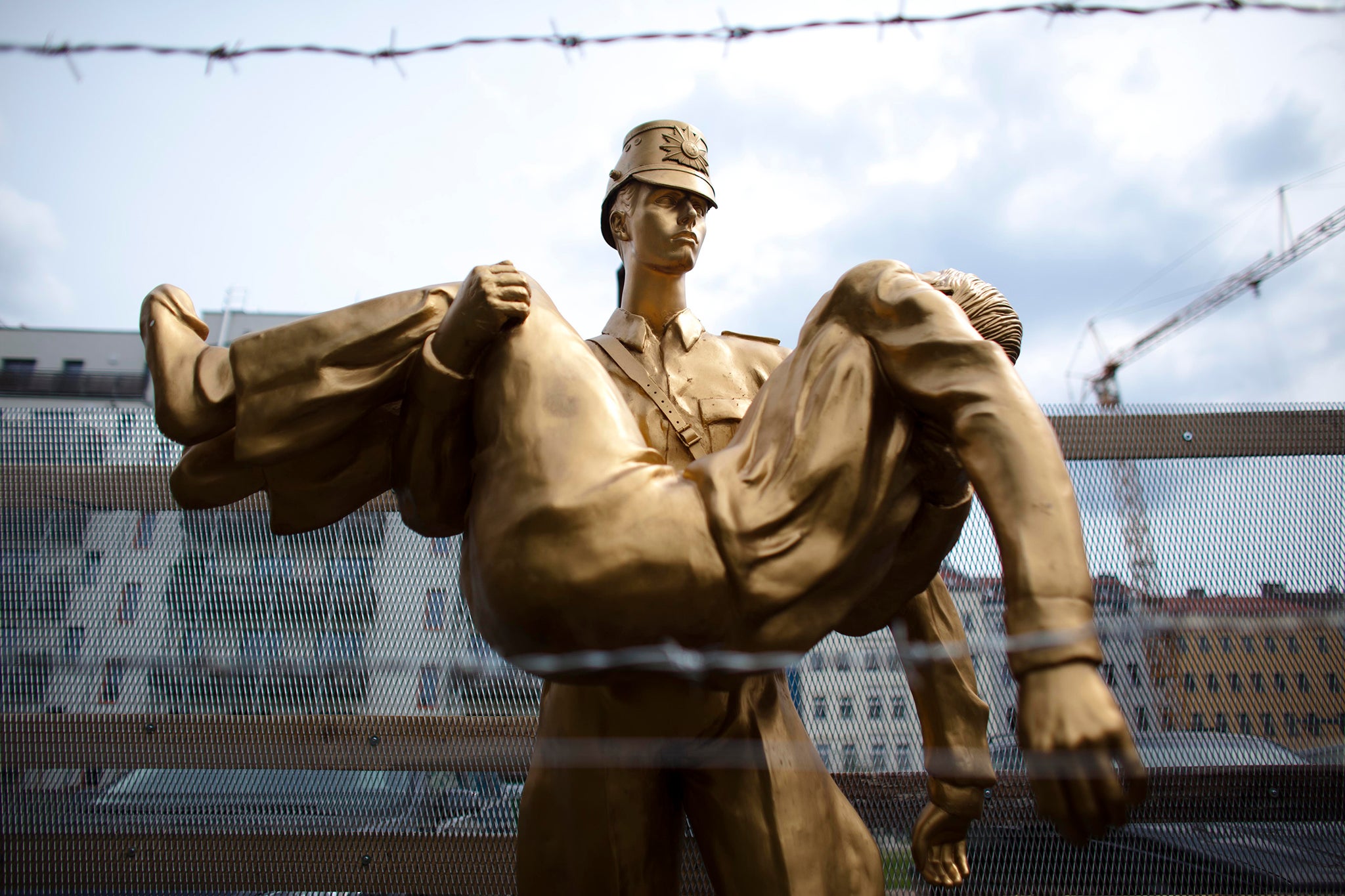 A temporary sculpture depicting Fechter was erected in 2011 to mark 50 years since the start of the building of the wall