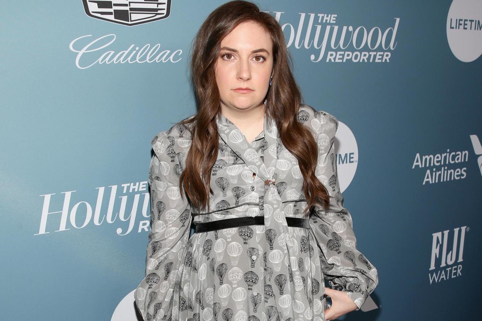 Lena Dunham shares paparazzi photo of herself using cane (Getty)