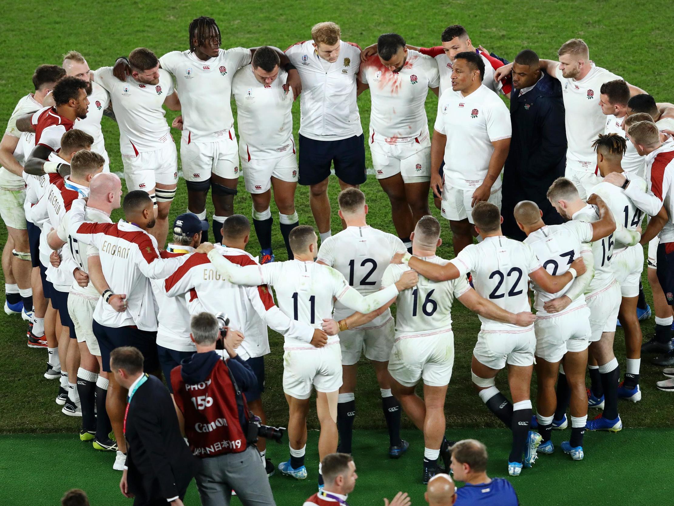 England’s players gather in a huddle after the final whistle