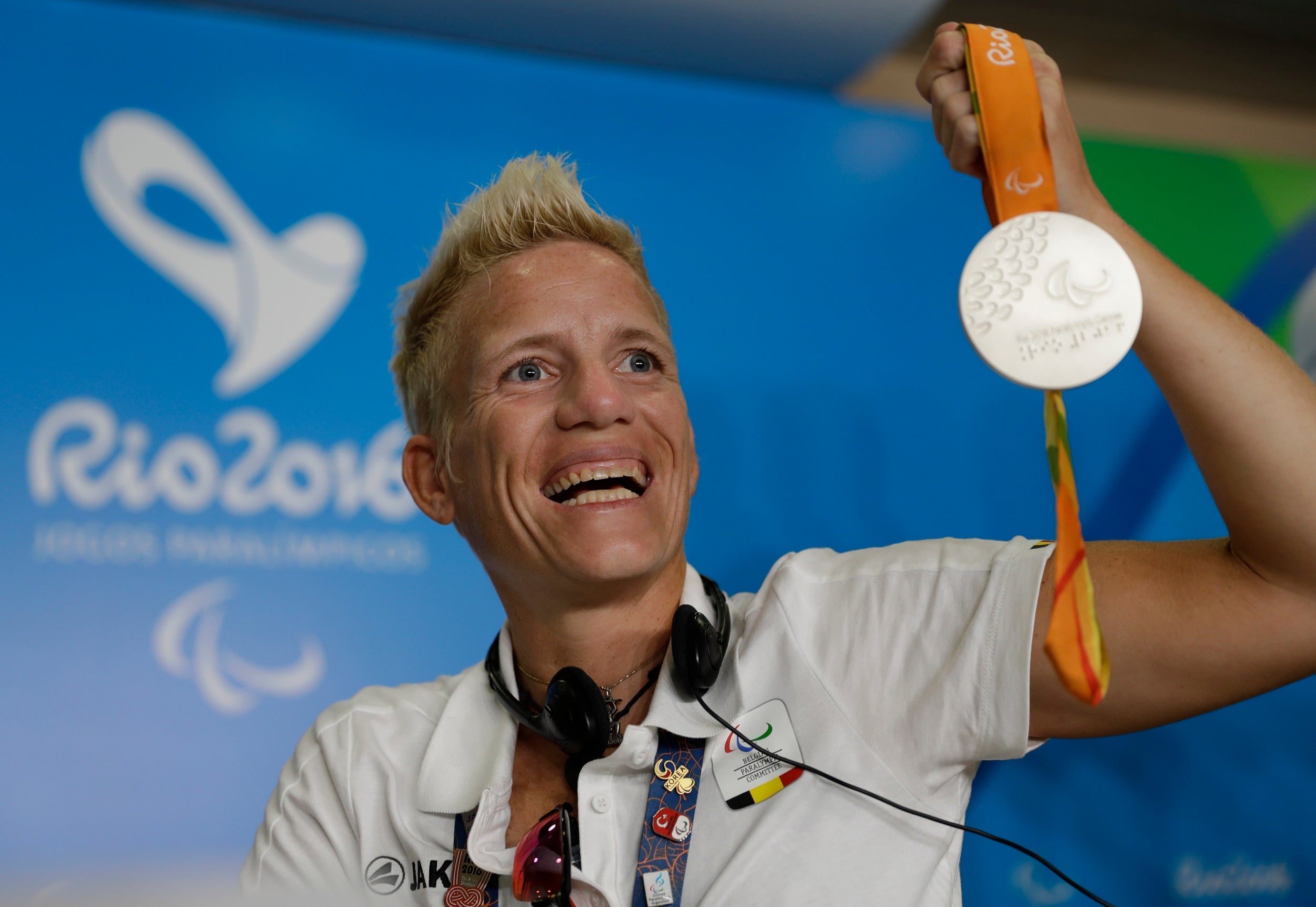 Vervoort with her silver medal at the Rio Paralympics in 2016