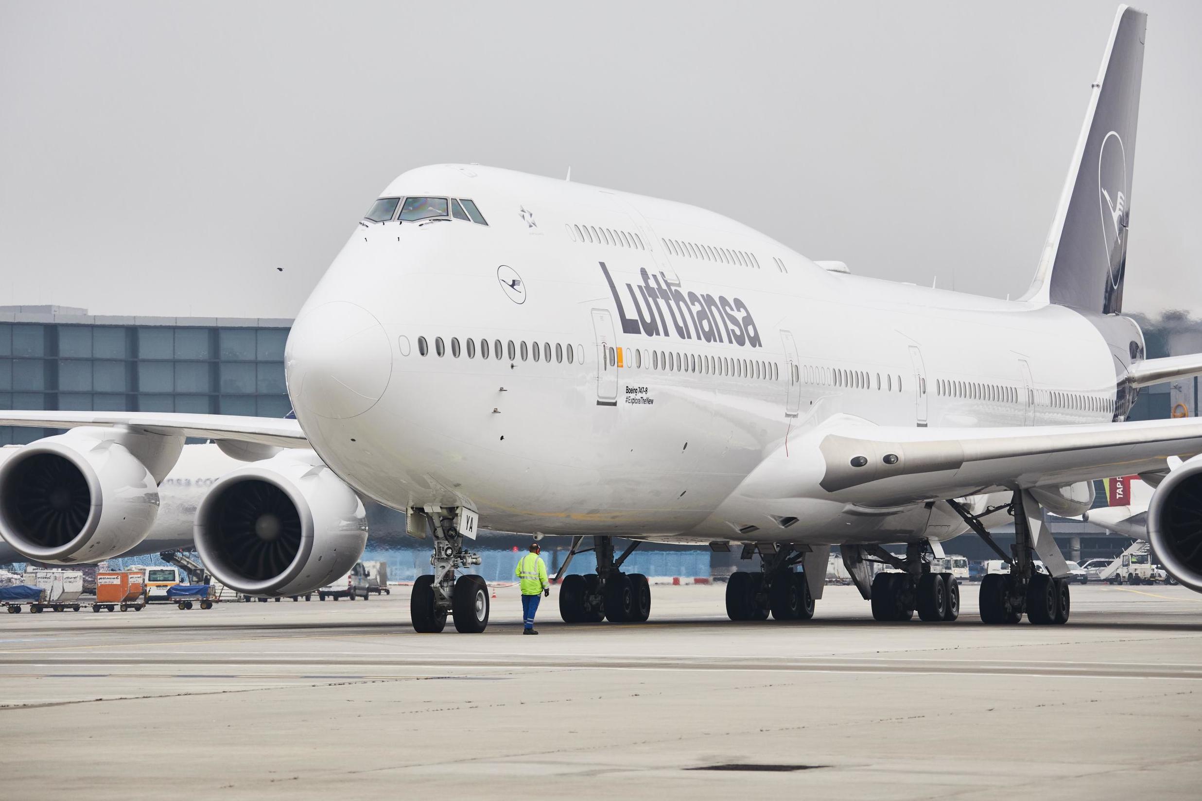 Staying home: a Lufthansa Boeing 747