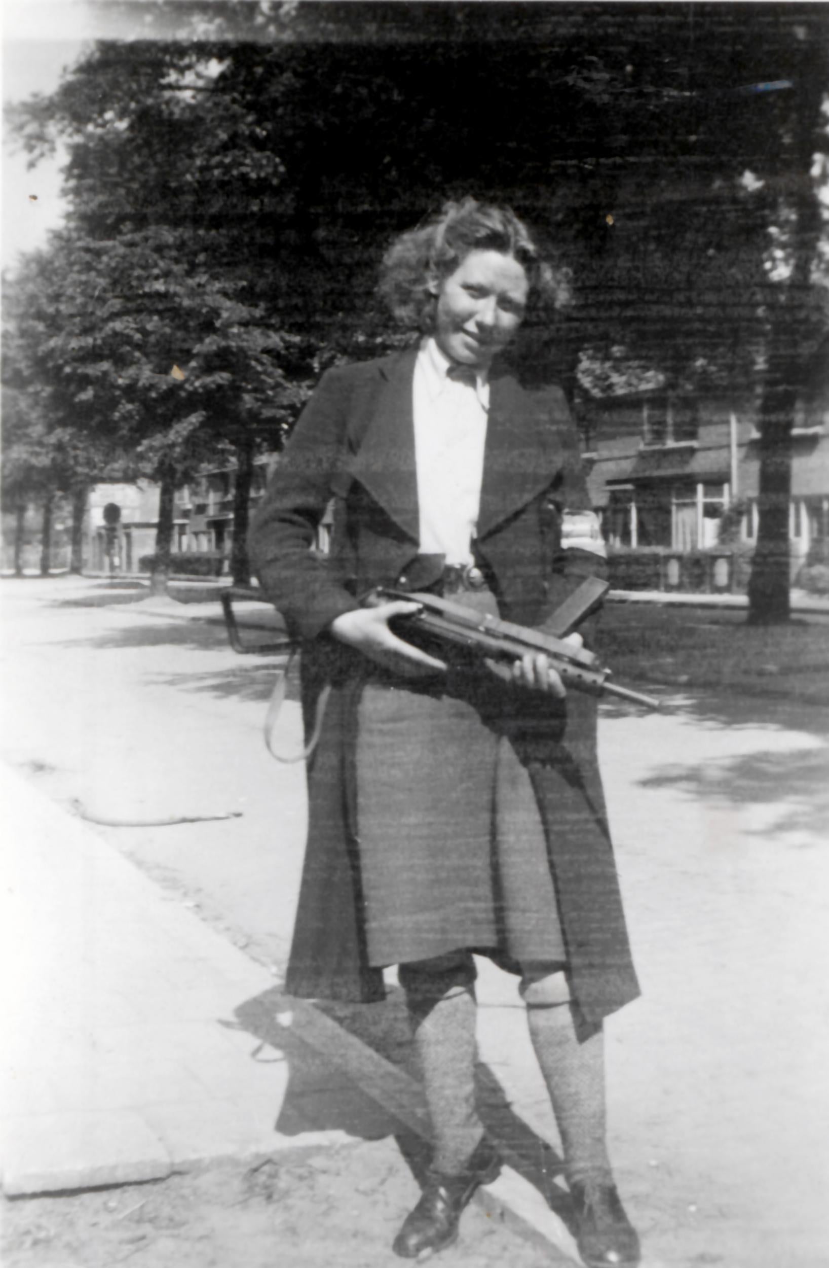 Truus Oversteegen with a Sten gun