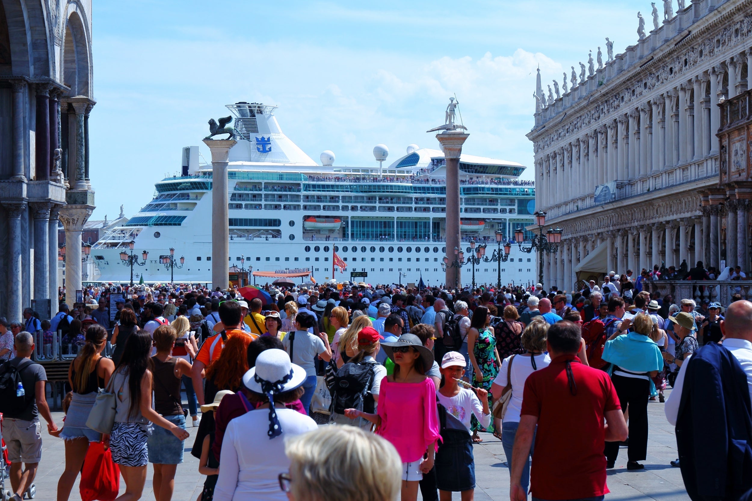 Cruise liners with 32,000 passengers disembark on a daily basis