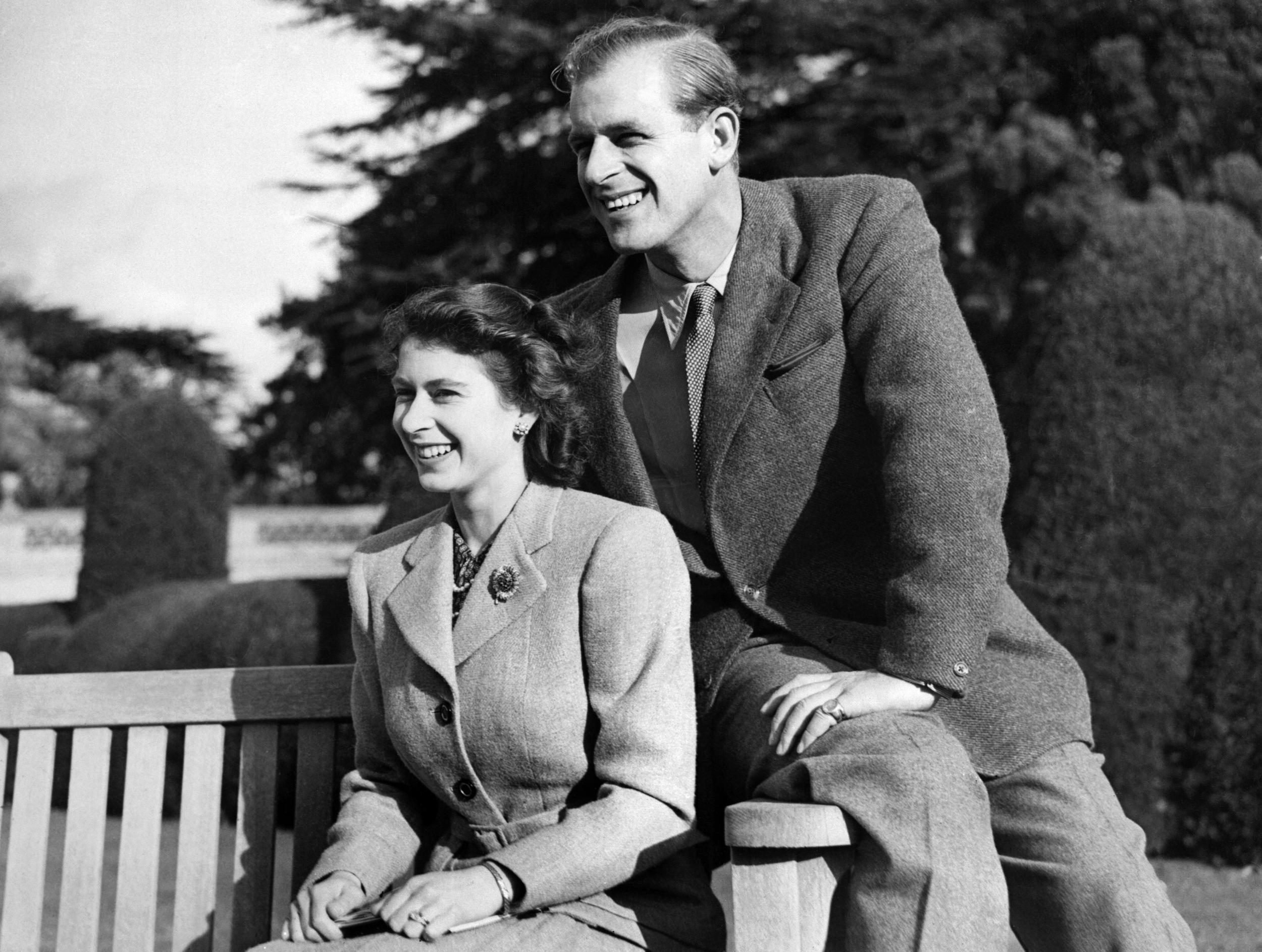 The newlywed couple enjoy their honeymoon in Broadlands estate, Hampshire (25 November 1947)