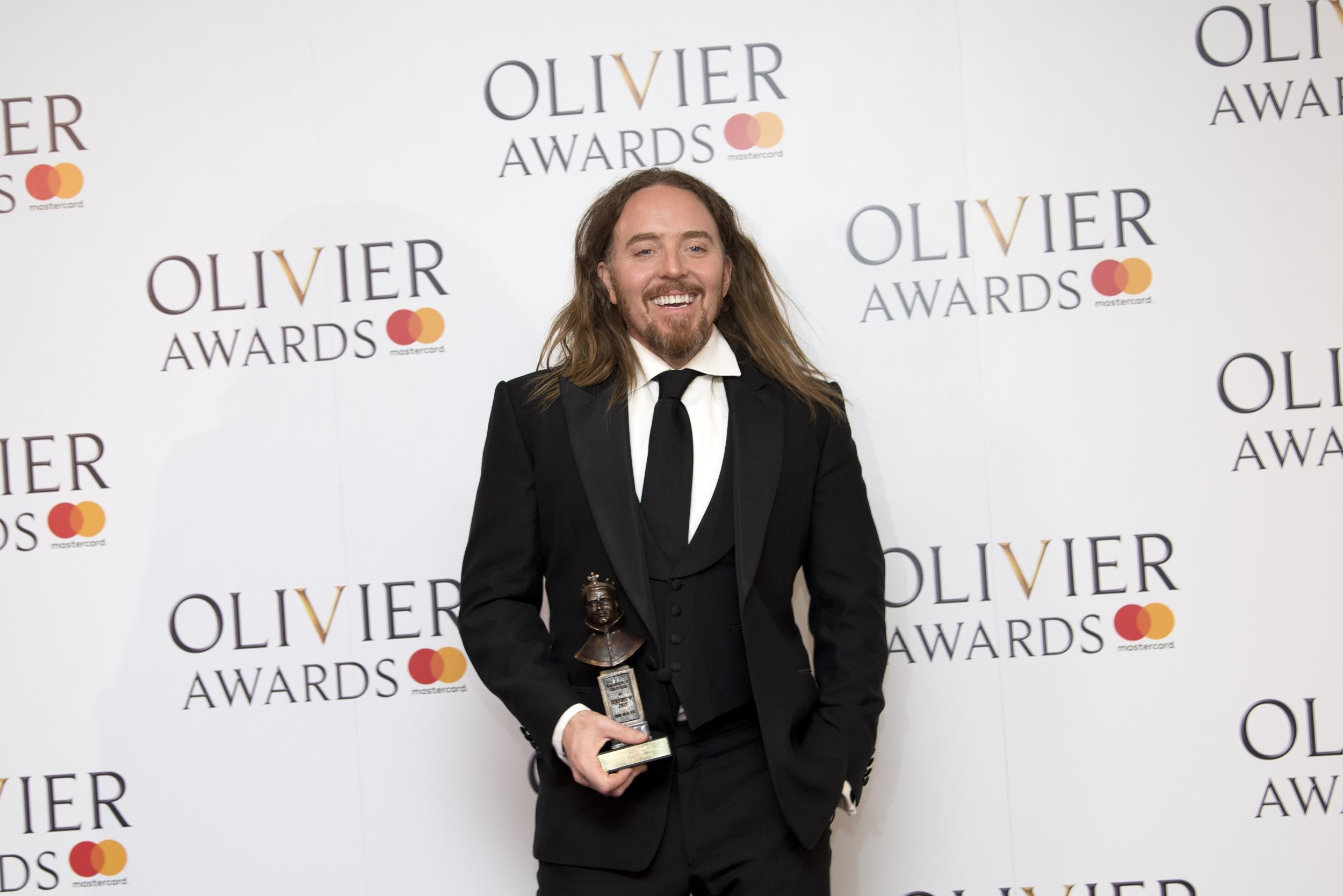 Minchin after winning best new musical for ‘Groundhog Day’ at the 2017 Olivier Awards (Getty)