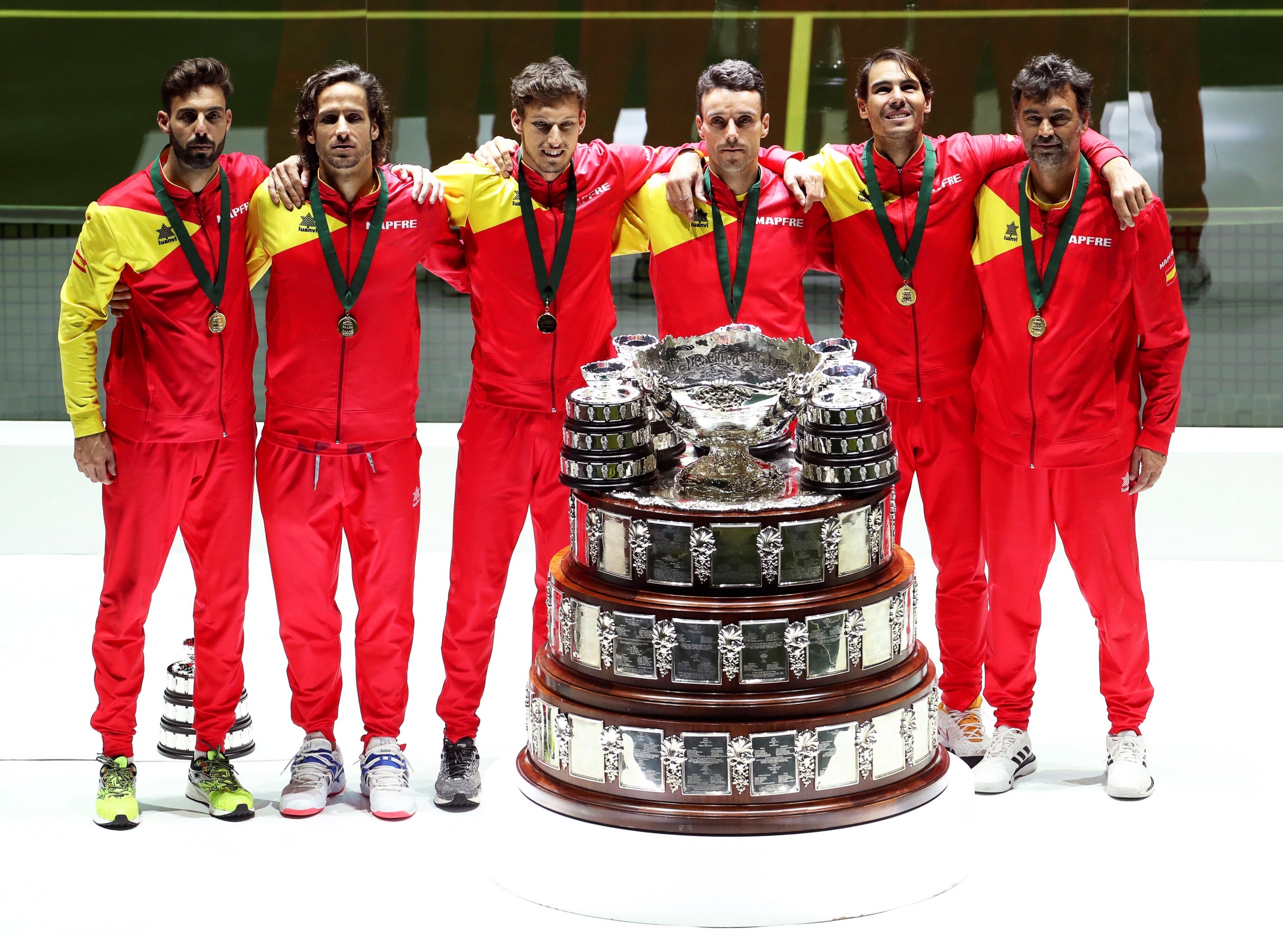 Spain pose with the Davis Cup trophy